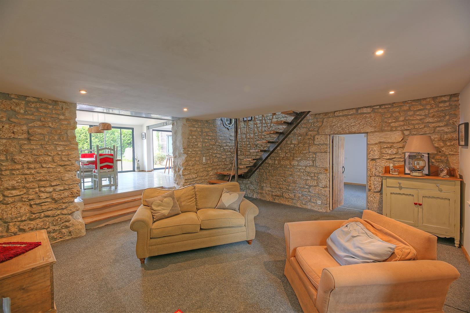 Farmhouse and cottage each with 3 beds/2baths, heated pool and large garden.
