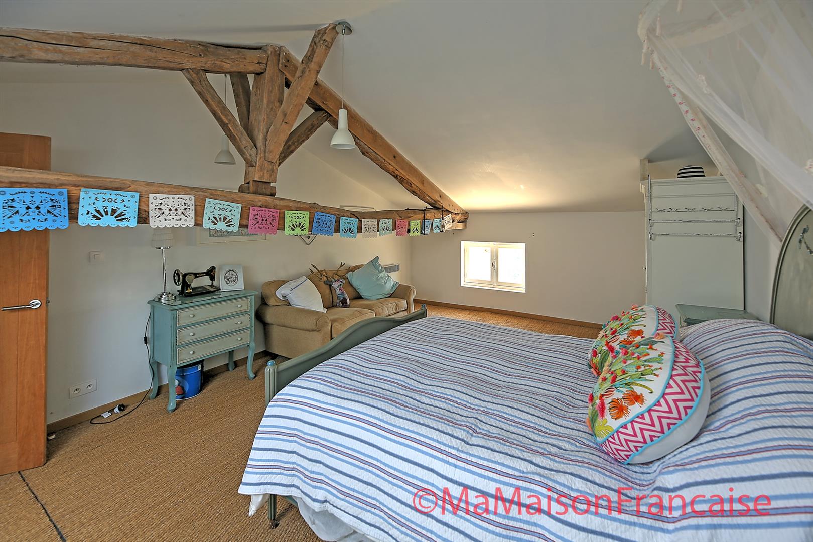 Farmhouse and cottage each with 3 beds/2baths, heated pool and large garden.