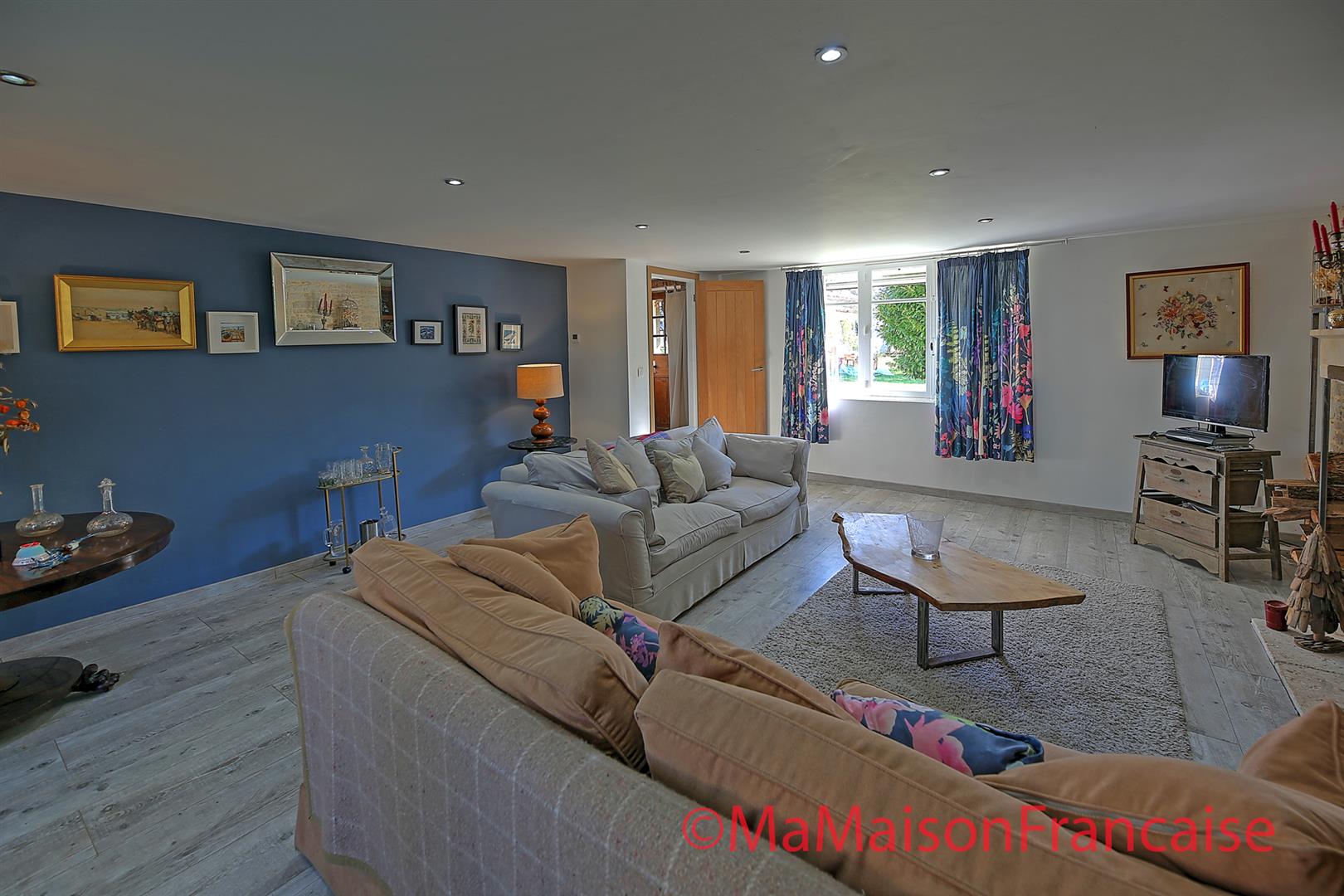 Farmhouse and cottage each with 3 beds/2baths, heated pool and large garden.