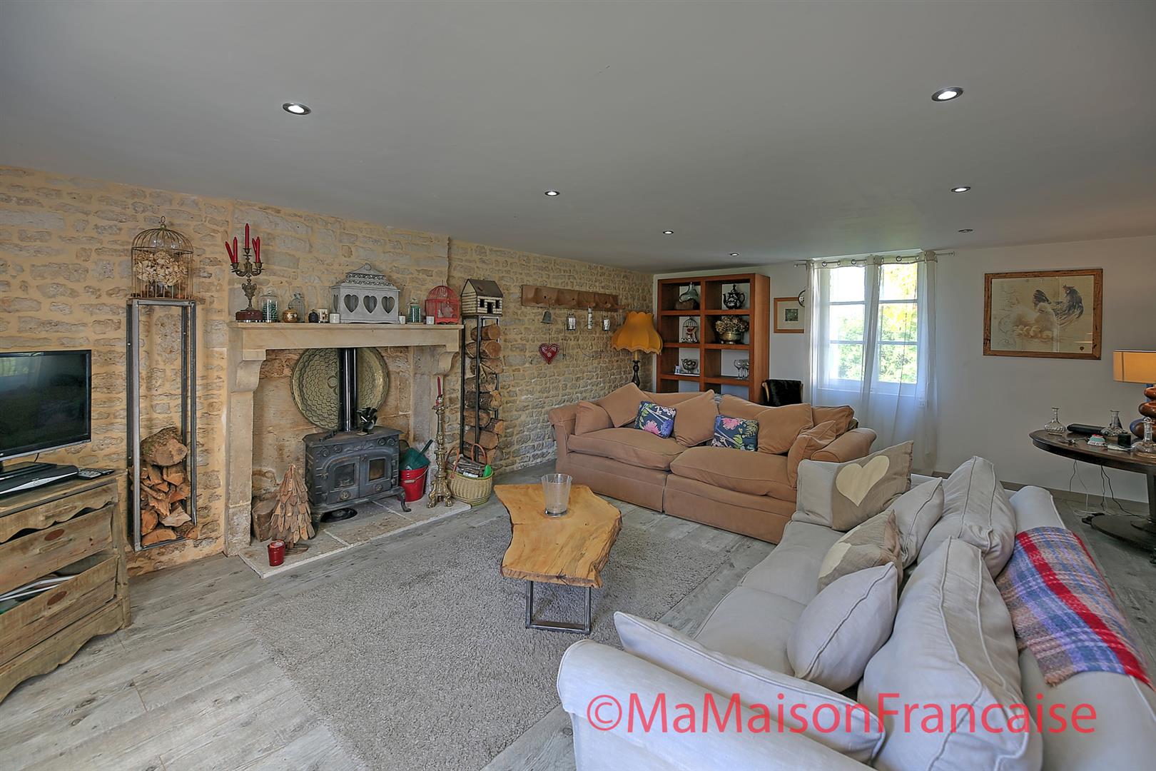 Farmhouse and cottage each with 3 beds/2baths, heated pool and large garden.
