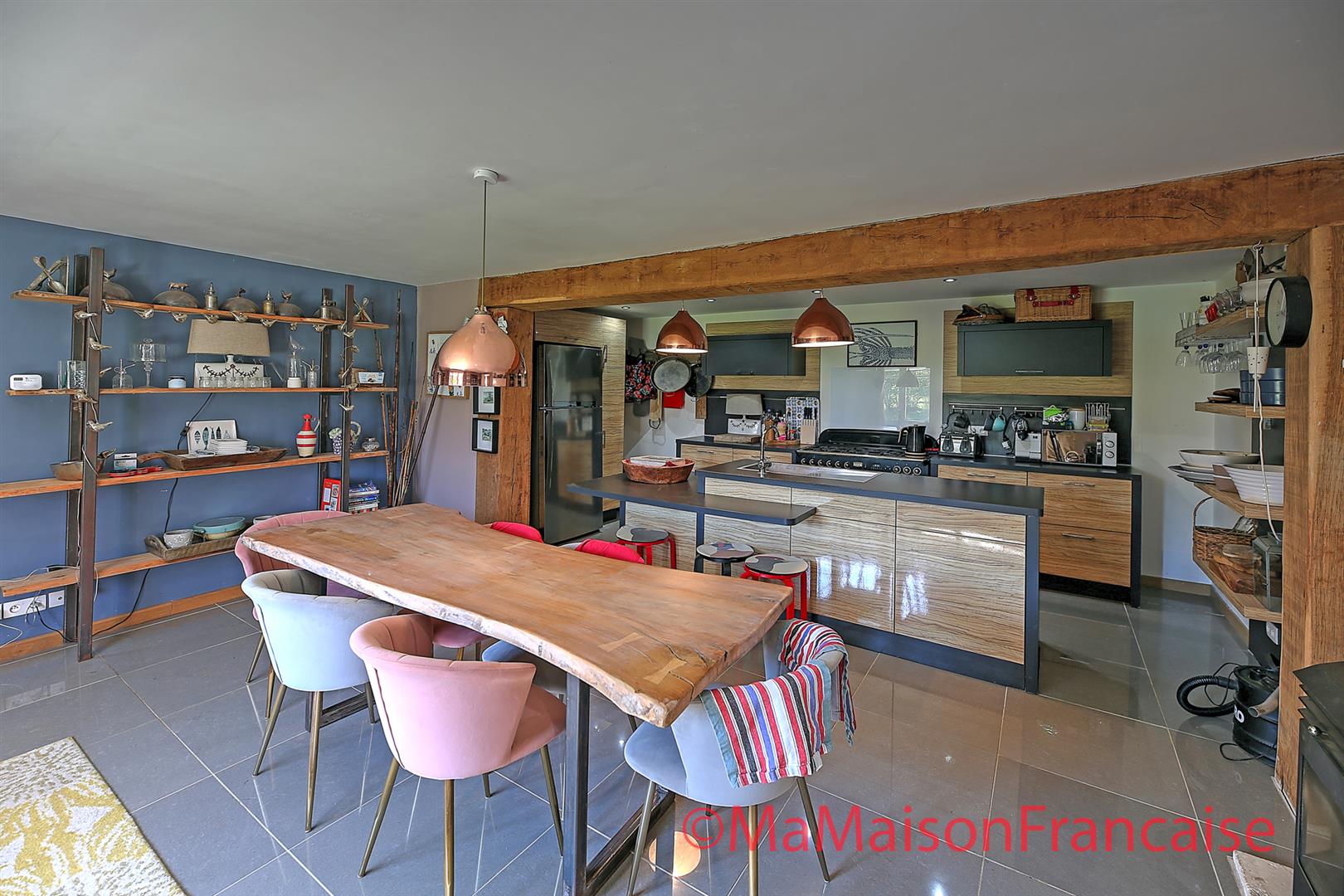 Farmhouse and cottage each with 3 beds/2baths, heated pool and large garden.
