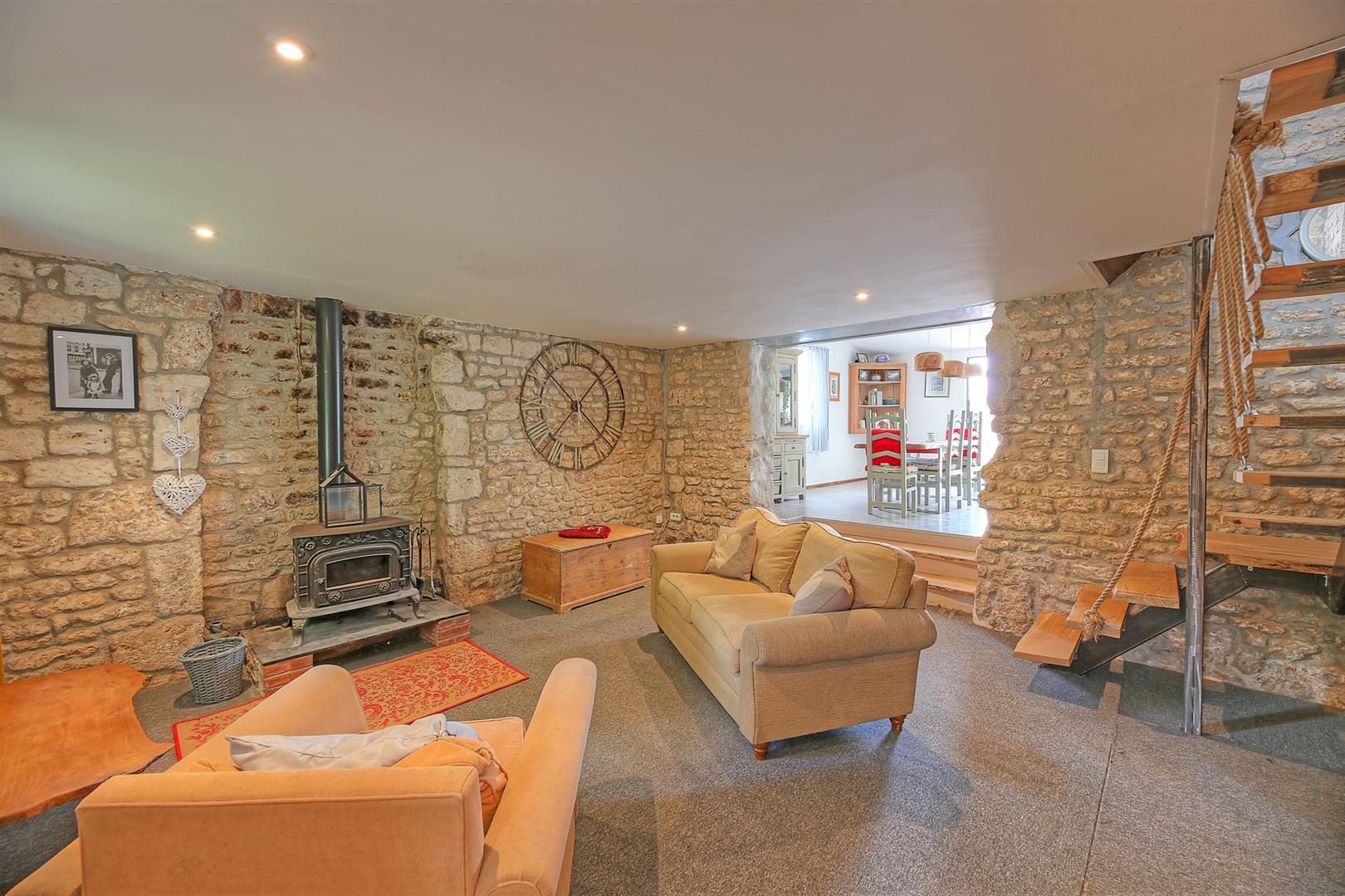 Farmhouse and cottage each with 3 beds/2baths, heated pool and large garden.