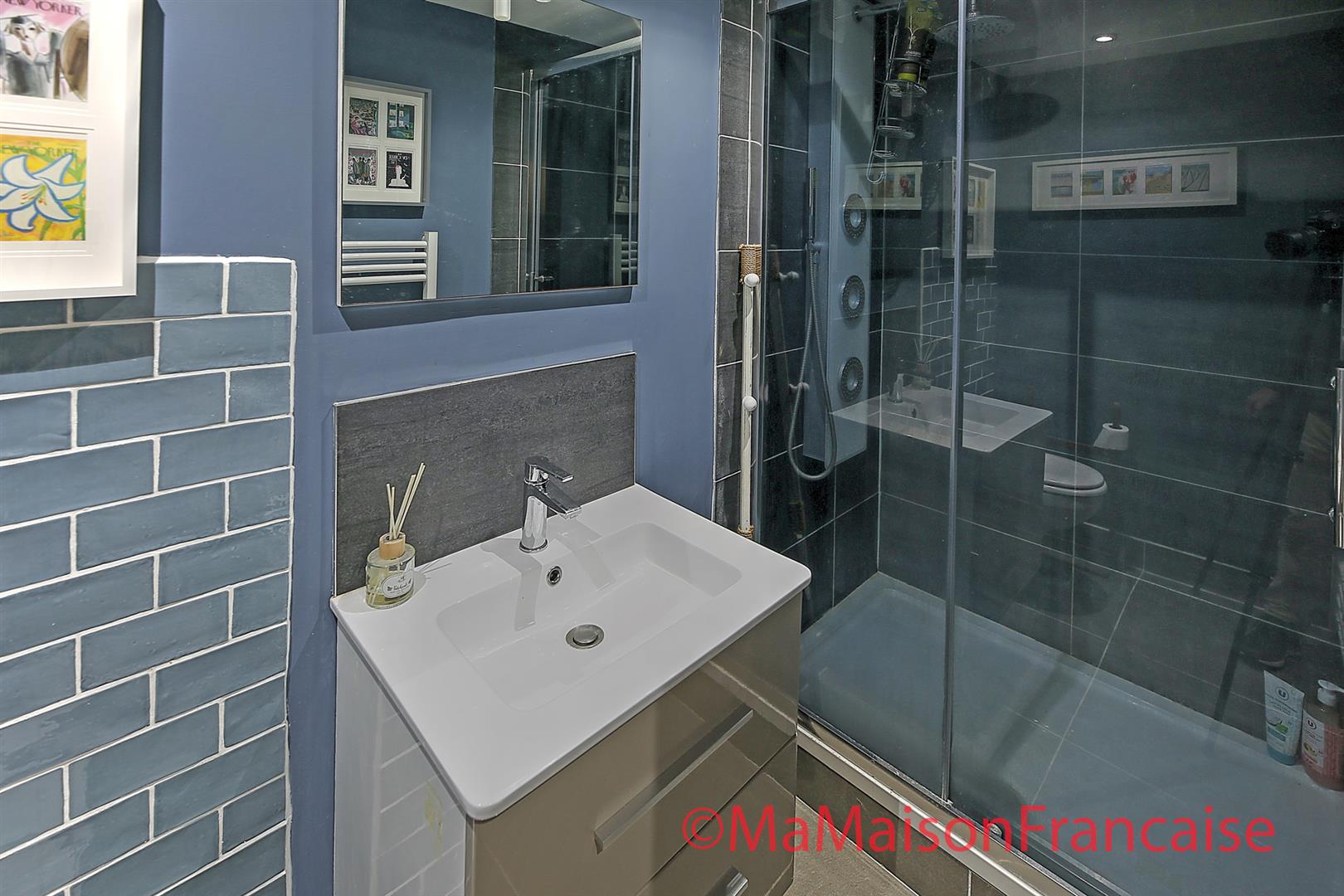 Farmhouse and cottage each with 3 beds/2baths gardens and land of 1 hectare