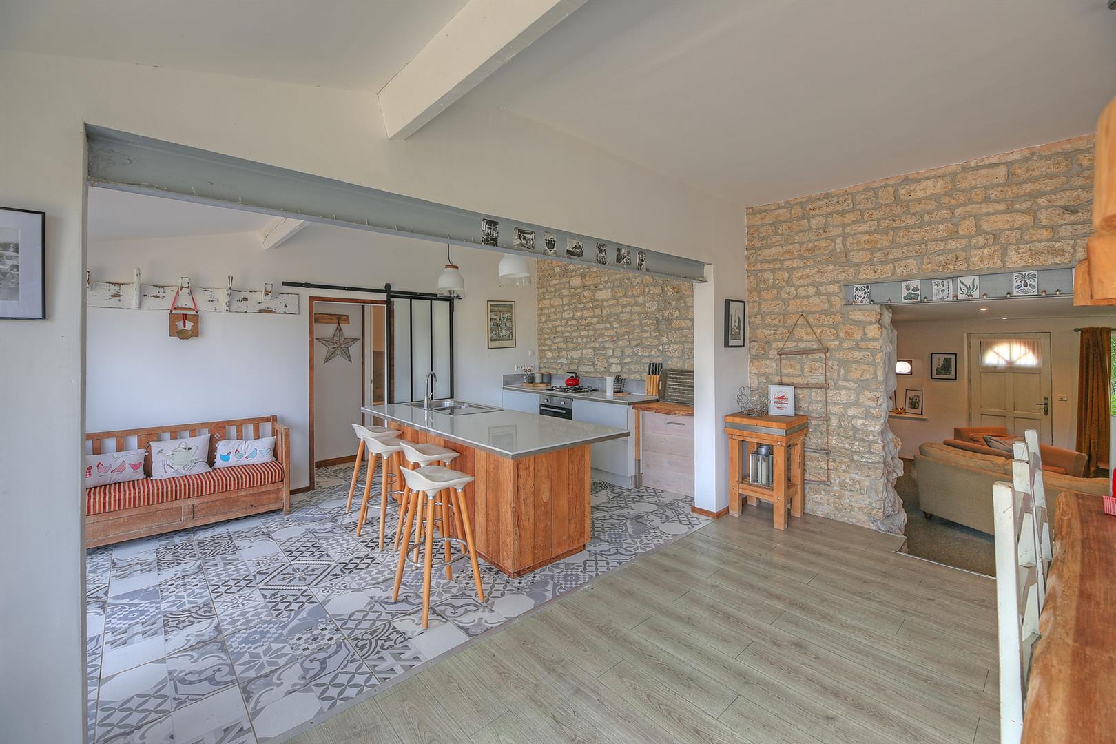 Farmhouse and cottage each with 3 beds/2baths, heated pool and large garden.