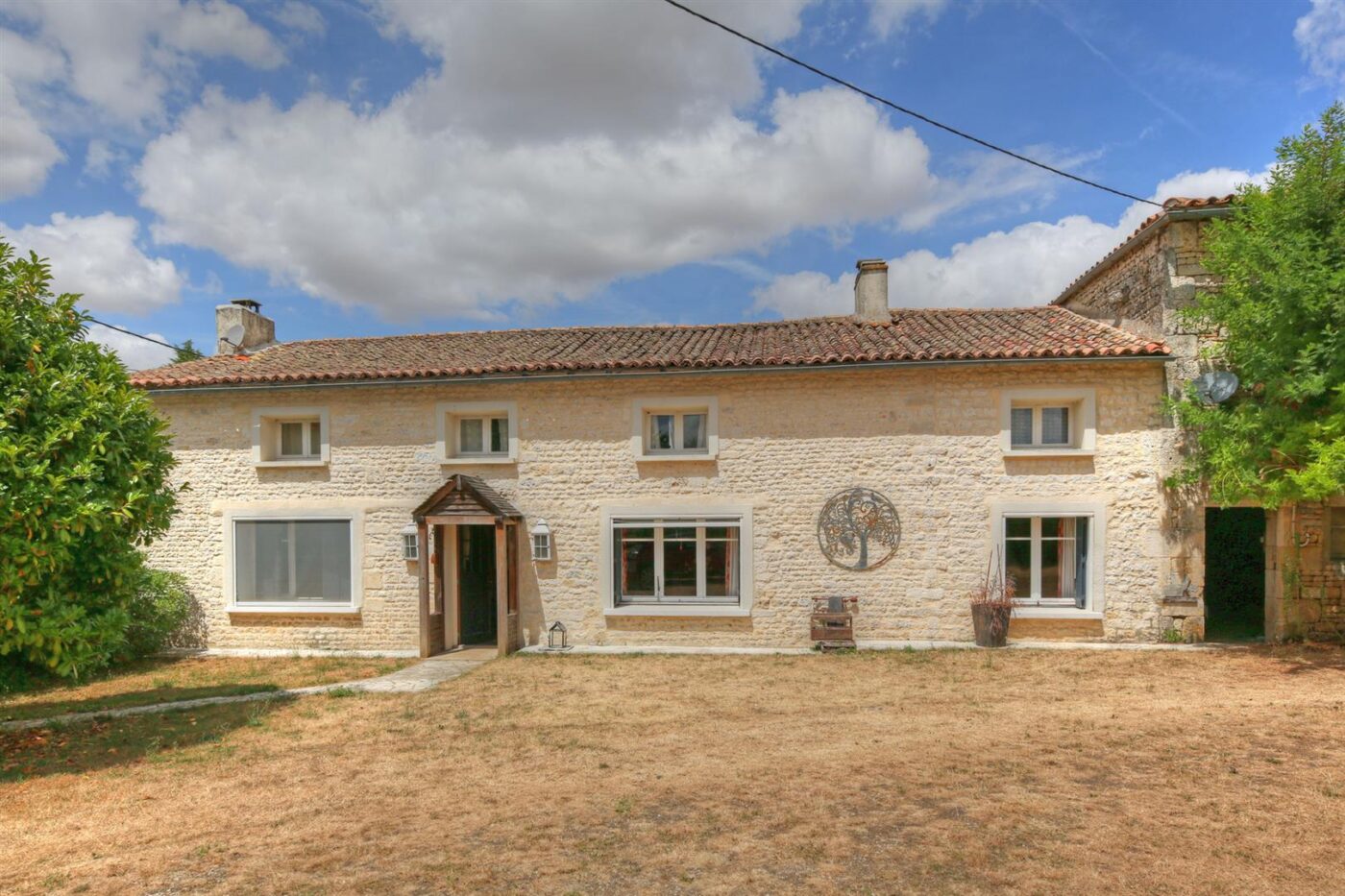 Farmhouse and cottage each with 3 beds/2baths, heated pool and large garden.