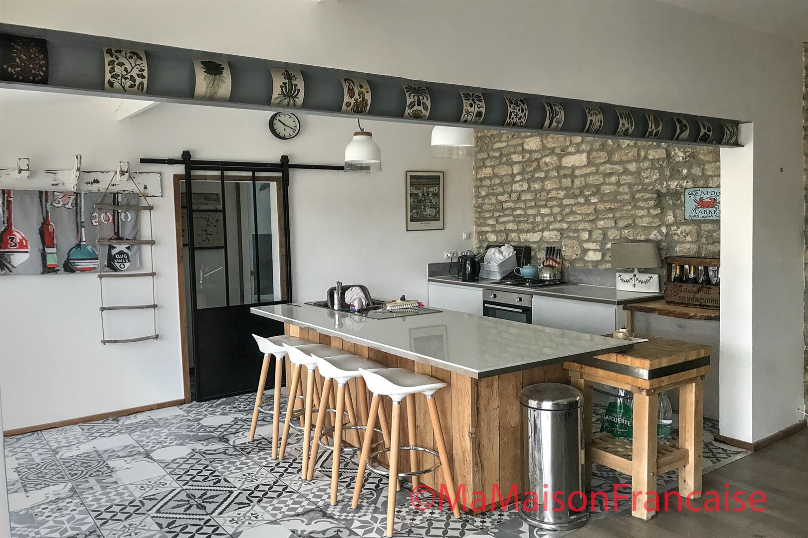 Farmhouse and cottage each with 3 beds/2baths gardens and land of 1 hectare