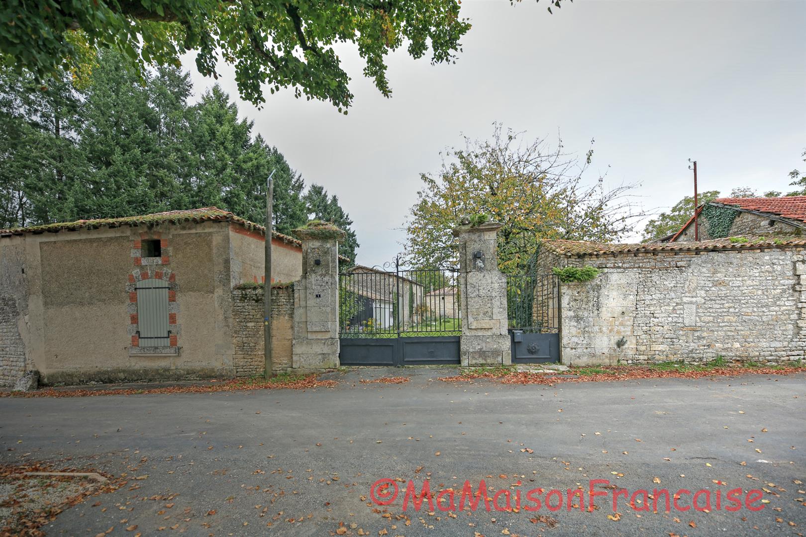 Magnificent property with huge potential to finish renovating