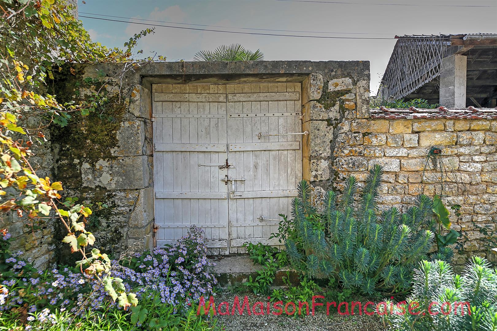 Magnificent Maison de Maître in a town offering spacious, light filled rooms, outbuildings & 5642m2 of land