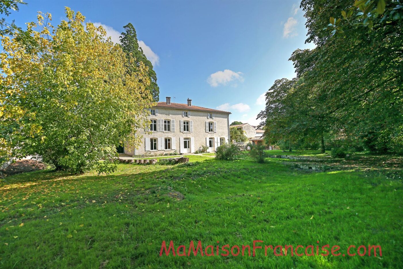 Magnificent Maison de Maître in a town offering spacious, light filled rooms, outbuildings & 5642m2 of land