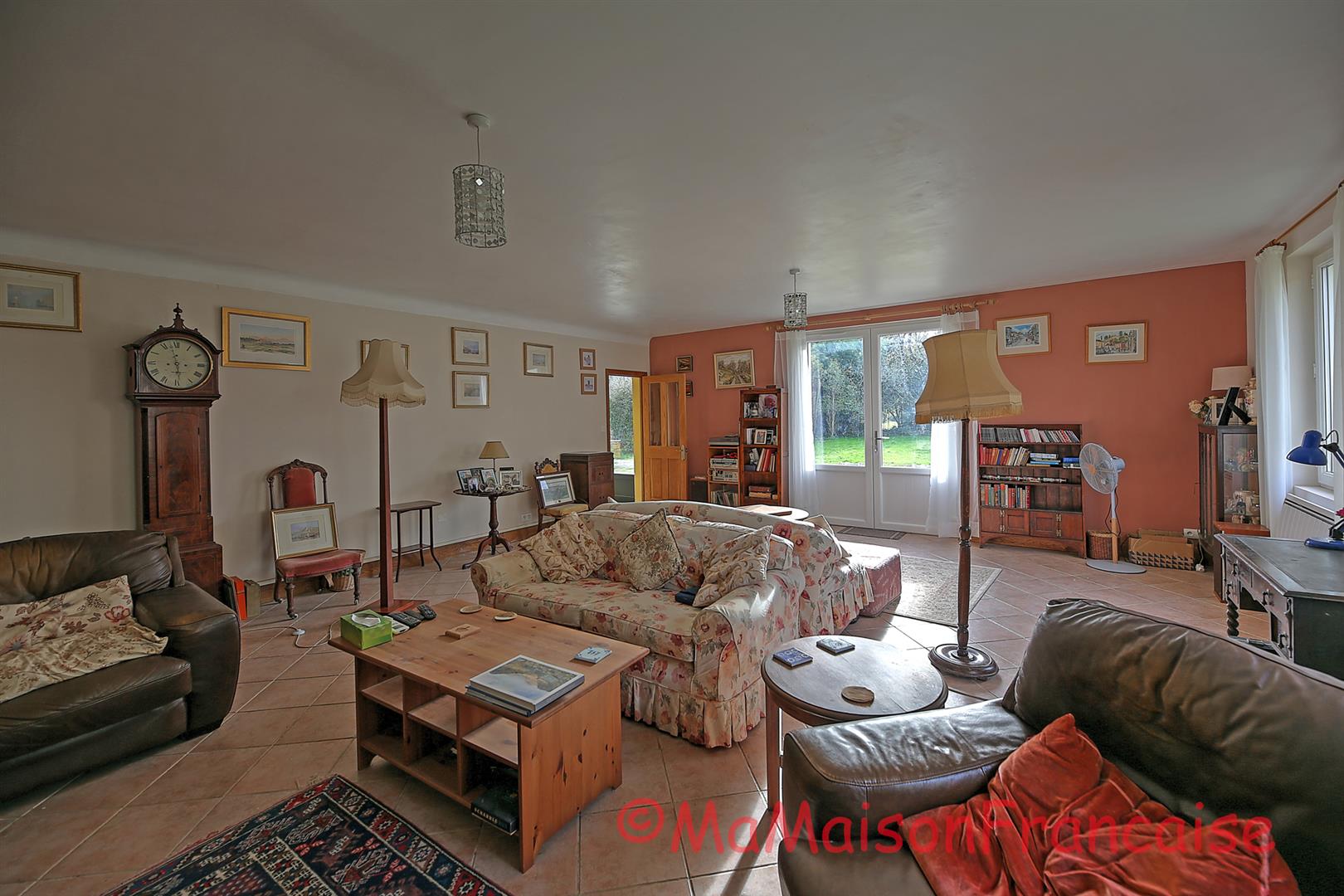 Maison de village, 4 chambres/2 salles de bain avec piscine chauffée et terrain