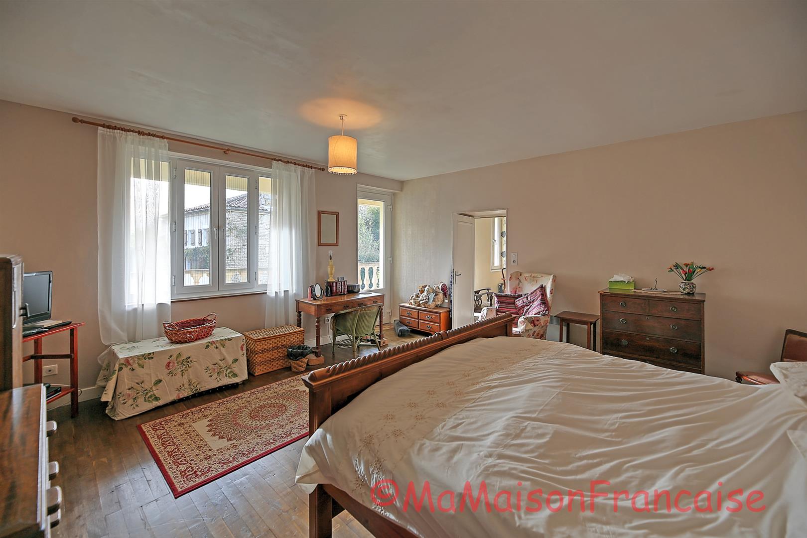 Village house, 4bed/2bath with heated pool and land