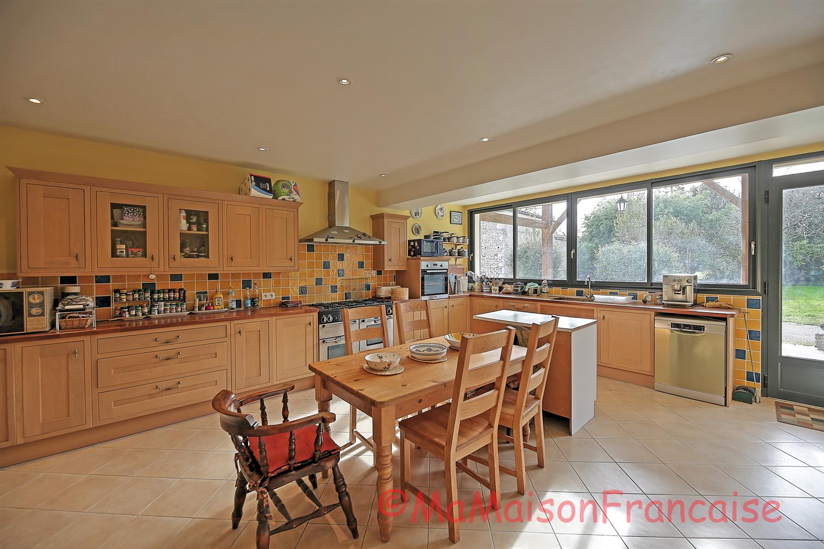 Maison de village, 4 chambres/2 salles de bain avec piscine chauffée et terrain