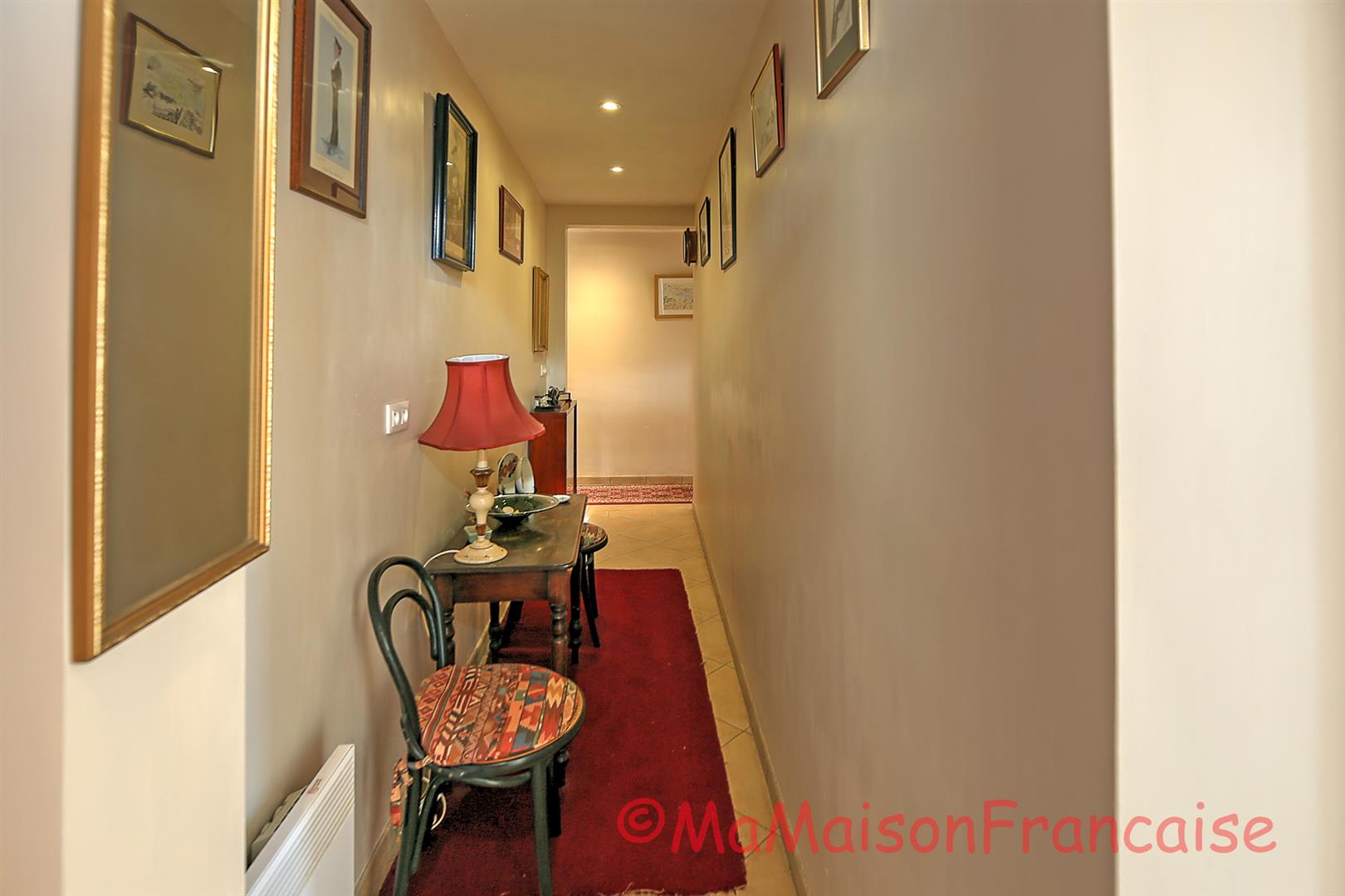 Maison de village, 4 chambres/2 salles de bain avec piscine chauffée et terrain