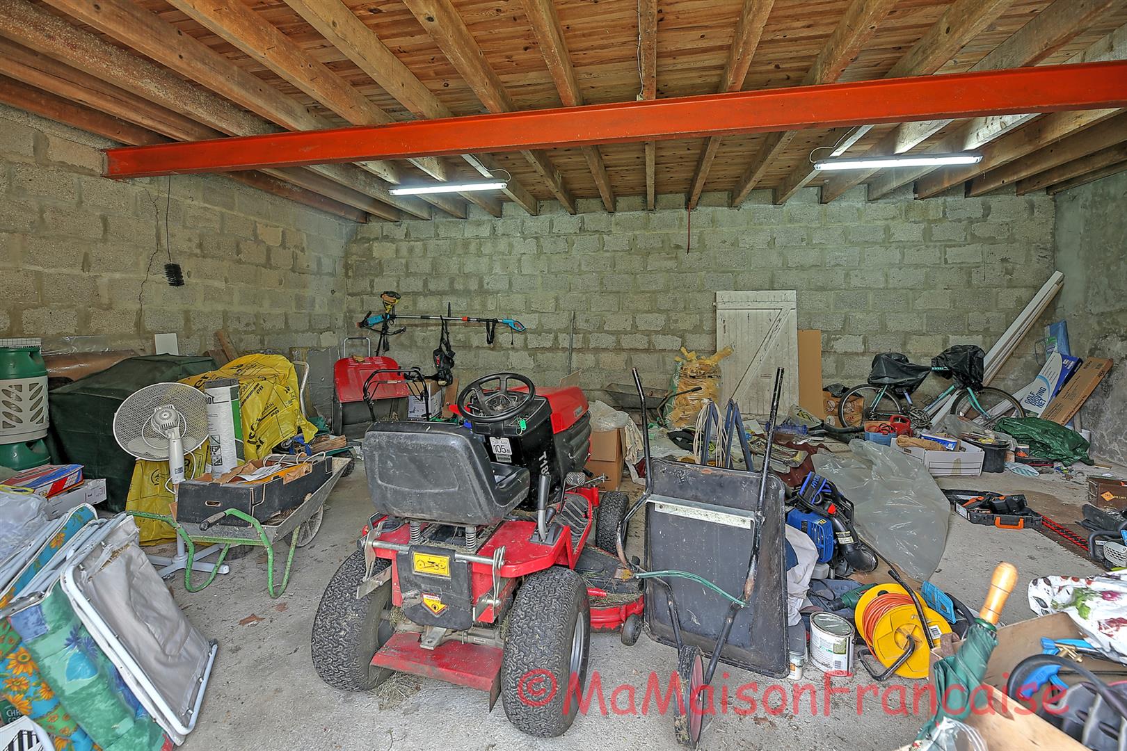 Village house, 4bed/2bath with heated pool and land