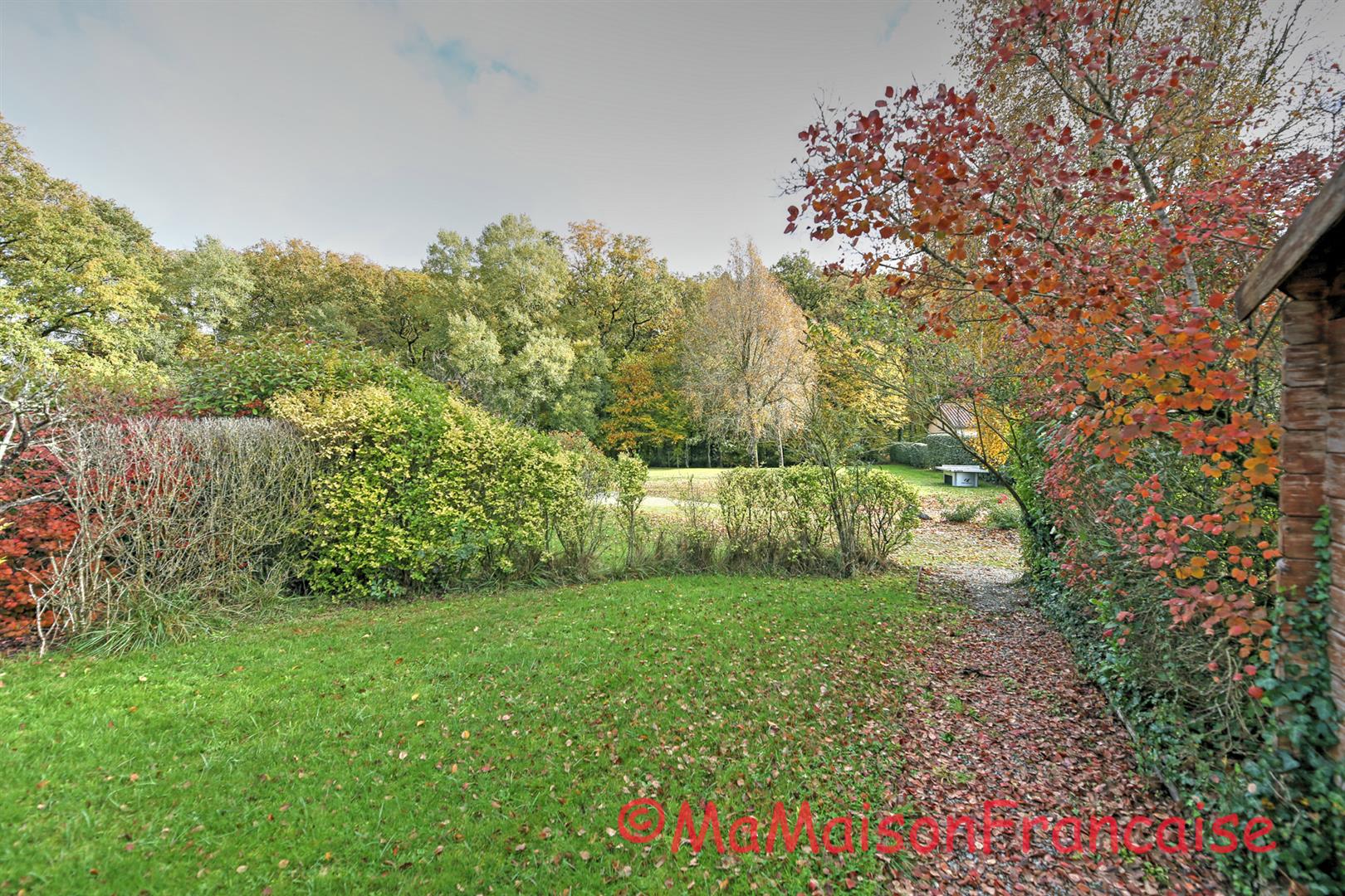 Detached 3 bed/2bath villa near 27 hole golf course, with on site facilities including swimming pool