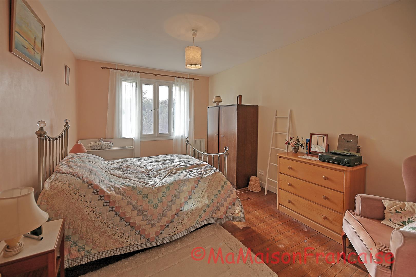 Maison de village, 4 chambres/2 salles de bain avec piscine chauffée et terrain