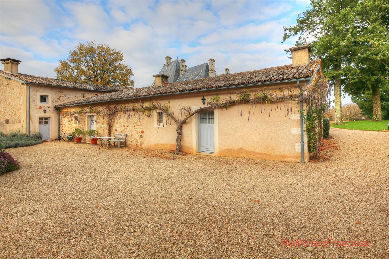 Beautiful 1 bed apartment in château outbuildings, large grounds and pool