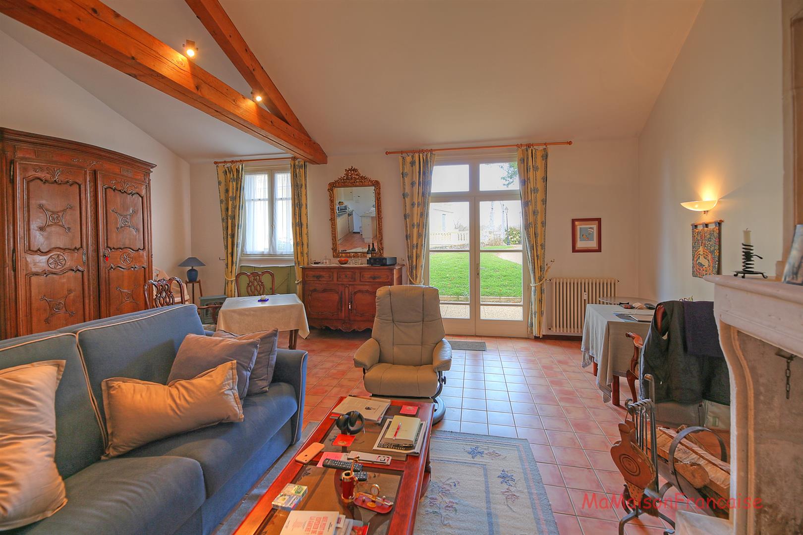 Beautiful 1 bed apartment in château outbuildings, large grounds and pool