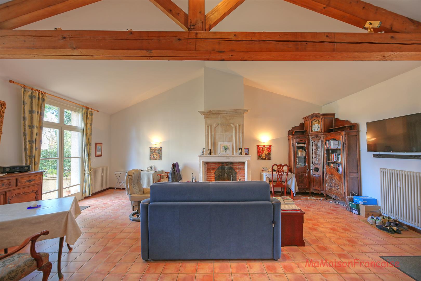 Beautiful 1 bed apartment in château outbuildings, large grounds and pool