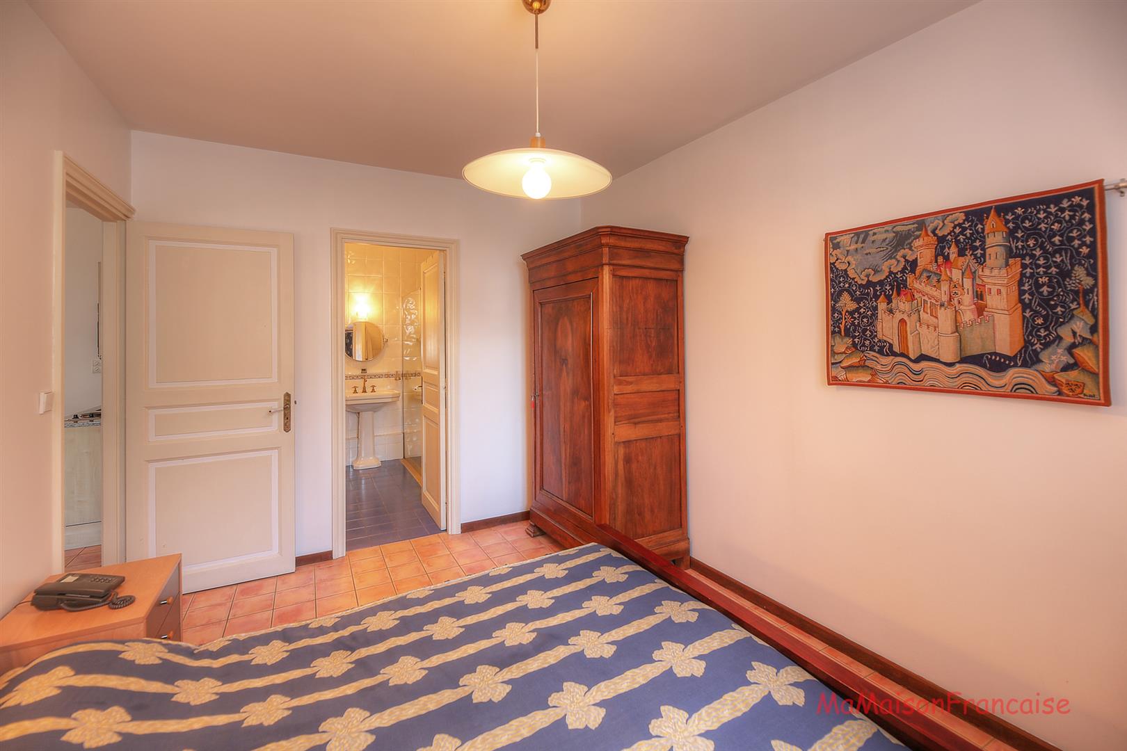 Beautiful 1 bed apartment in château outbuildings, large grounds and pool