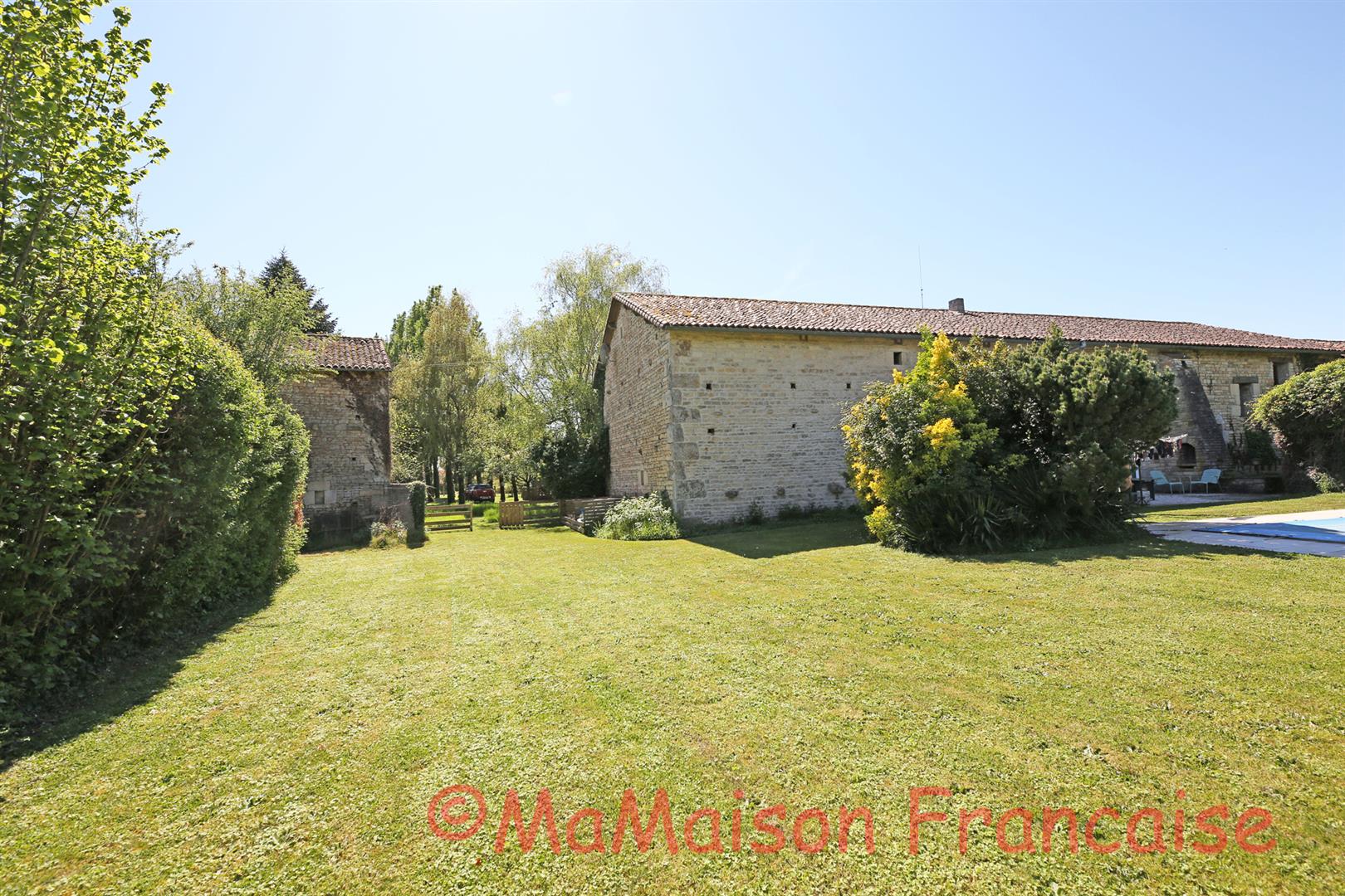 Lovely 4/5 bed stone house with barns and pool in a  village with bar