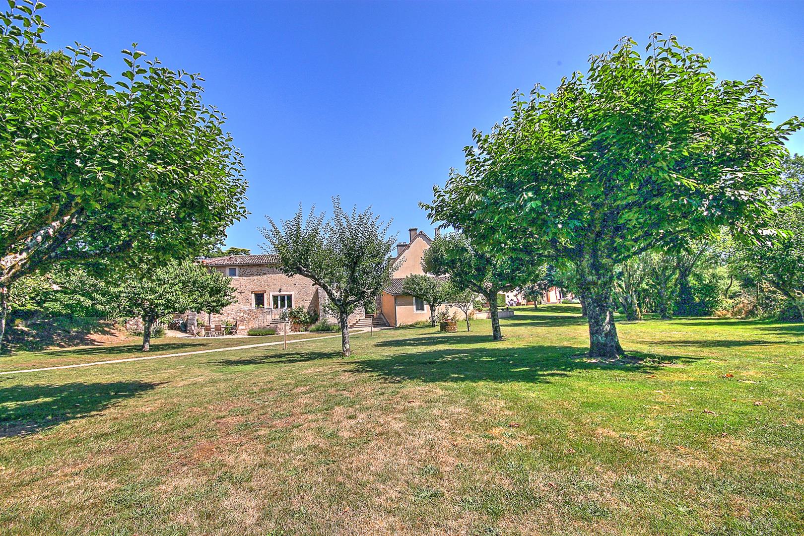 Luxury 1 bedroom apartment in grounds of chateau with pool adjacent to 27 hole golf course