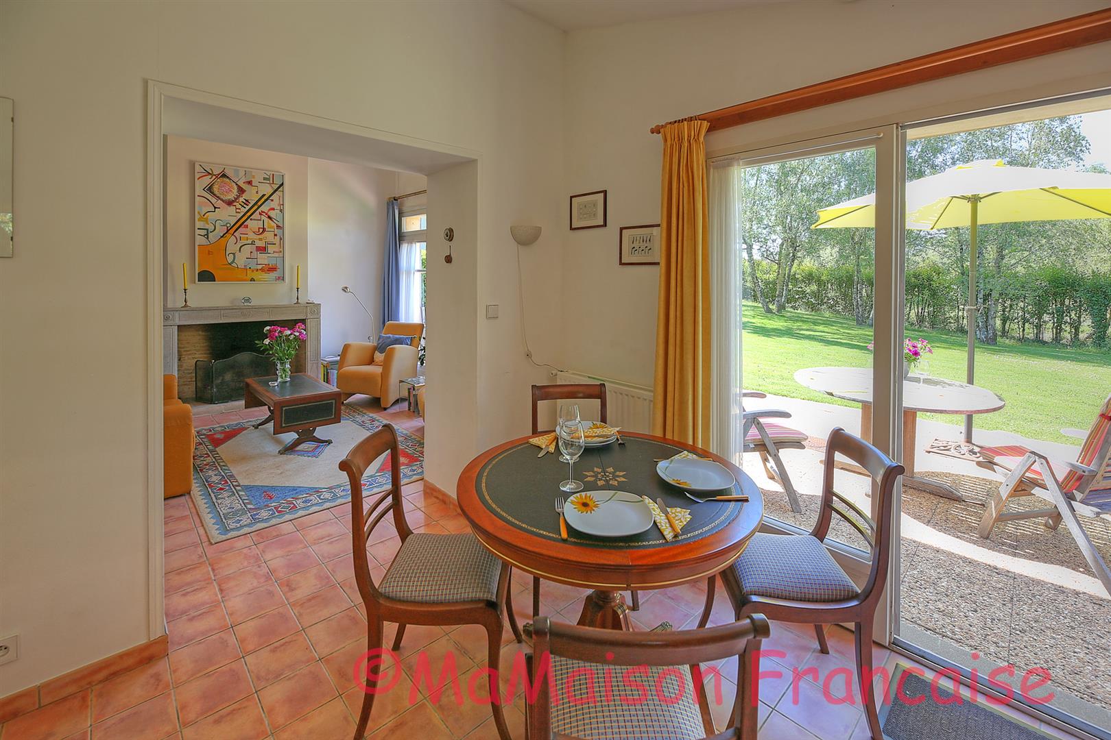 Luxury 1 bedroom apartment in grounds of chateau with pool adjacent to 27 hole golf course