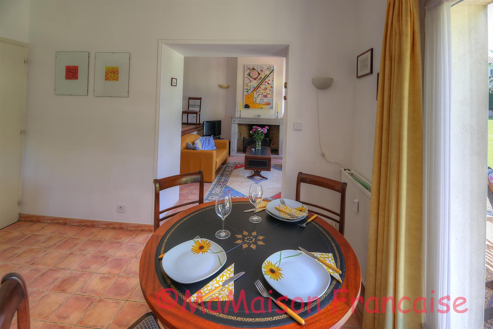Luxury 1 bedroom apartment in grounds of chateau with pool adjacent to 27 hole golf course
