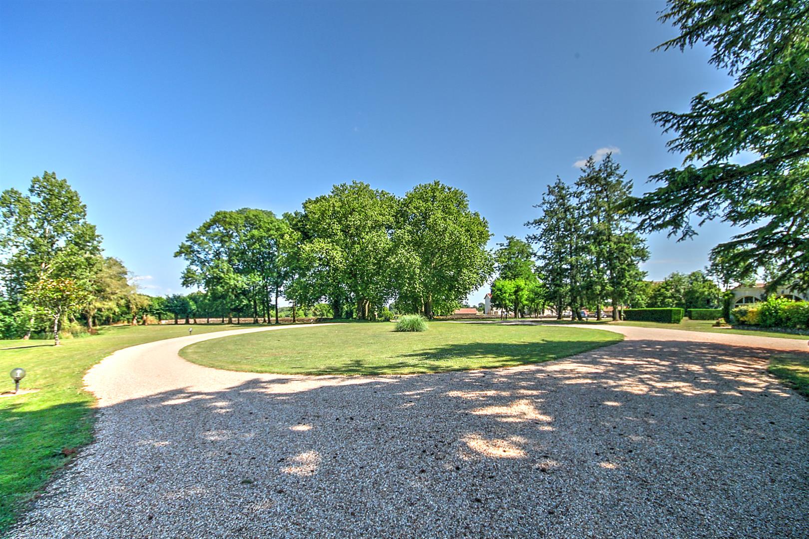 Luxury 1 bedroom apartment in grounds of chateau with pool adjacent to 27 hole golf course