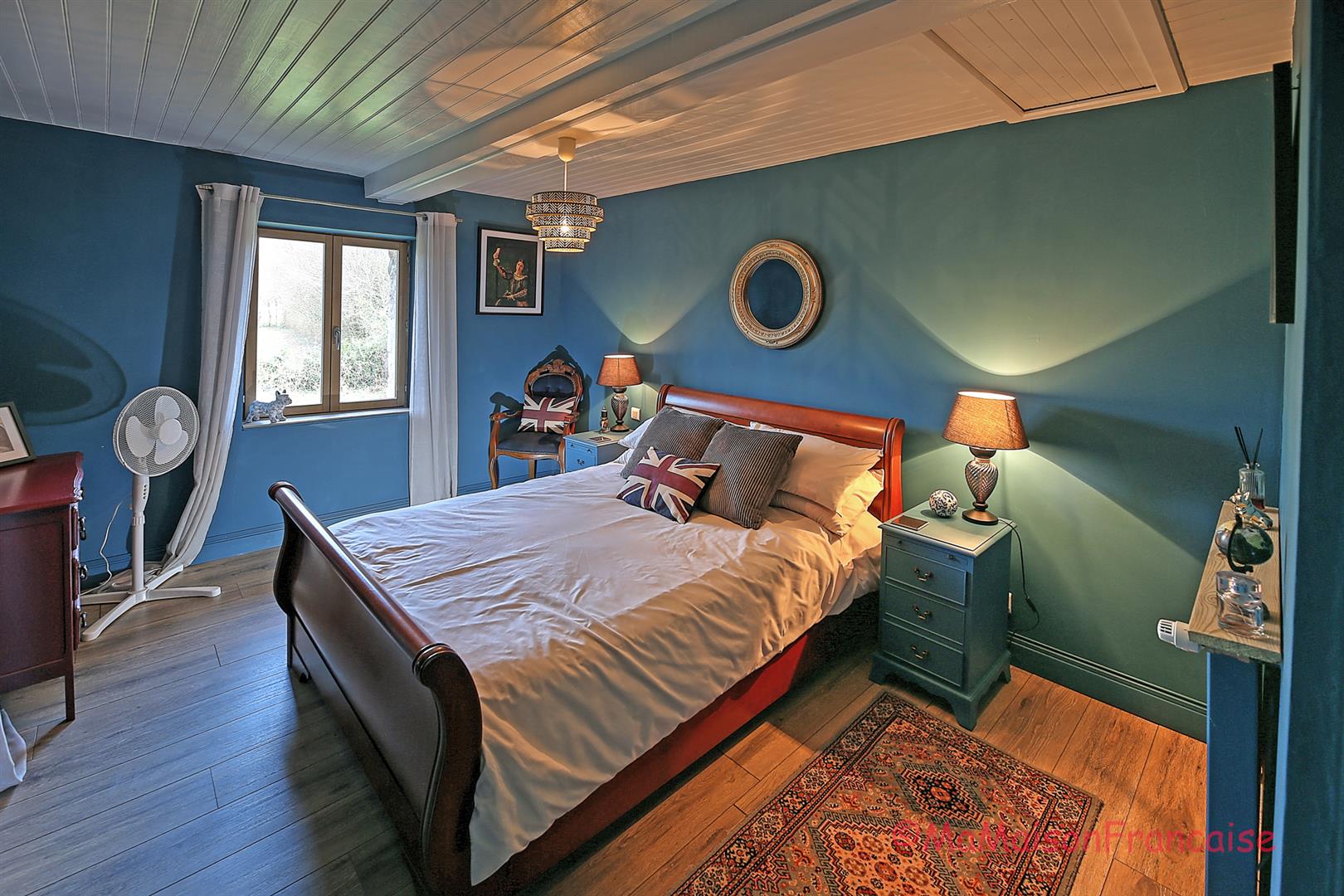 Lovely 4/5 bed stone house with barns and pool in a village with bar