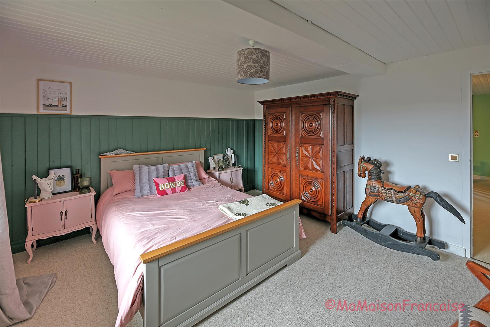 Lovely 4/5 bed stone house with barns and pool in a village with bar