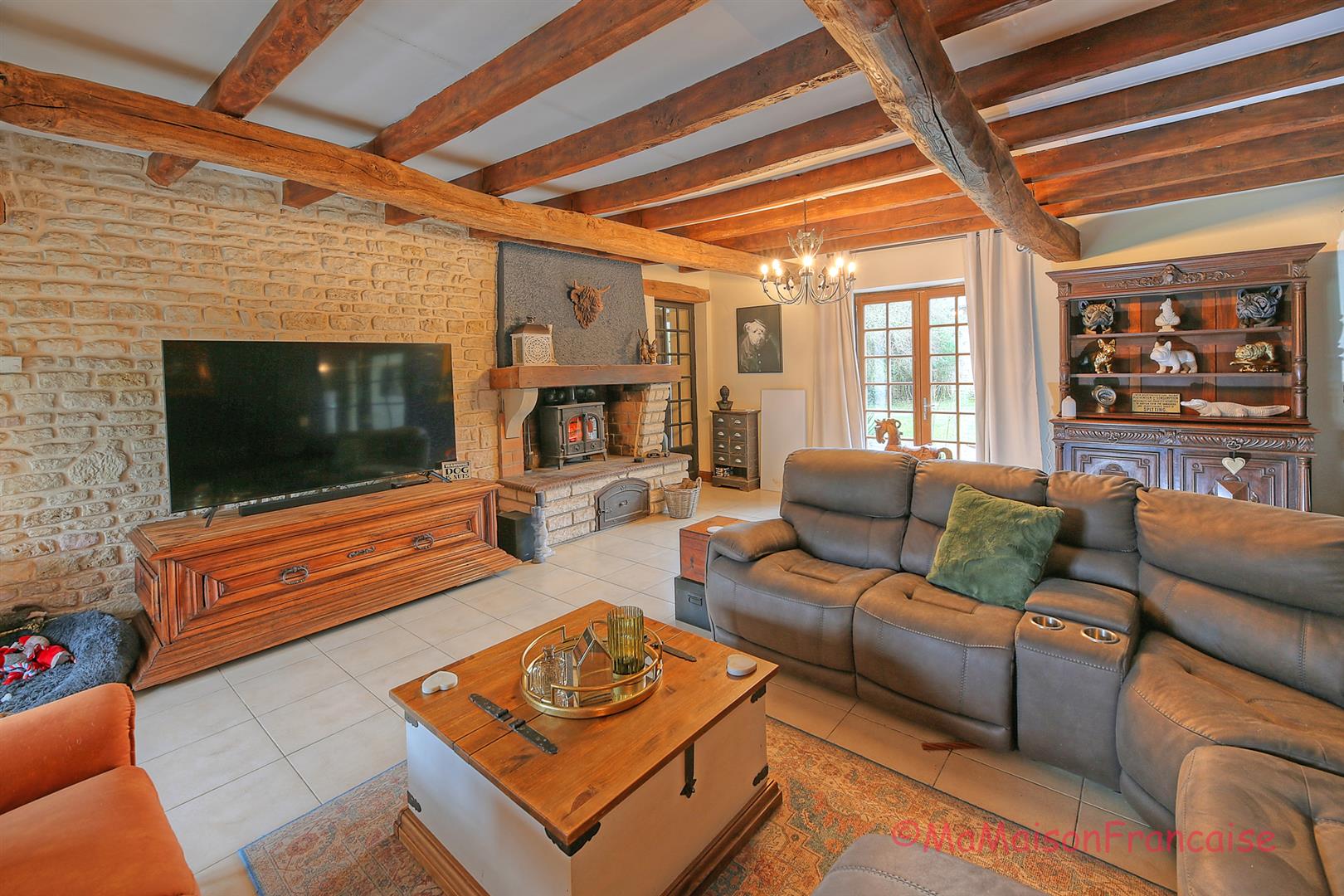 Lovely 4/5 bed stone house with barns and pool in a village with bar