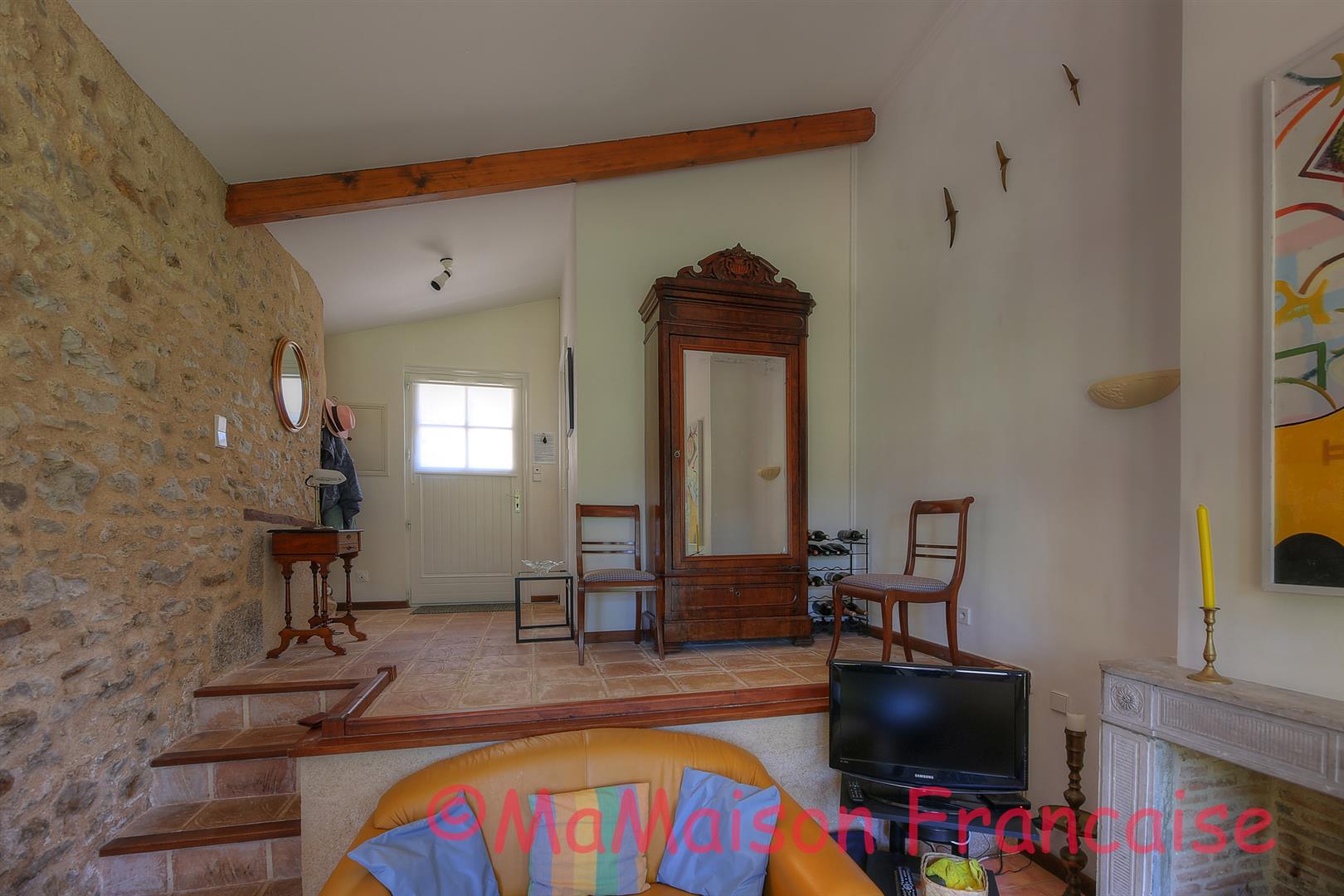 Luxury 1 bedroom apartment in grounds of chateau with pool adjacent to 27 hole golf course