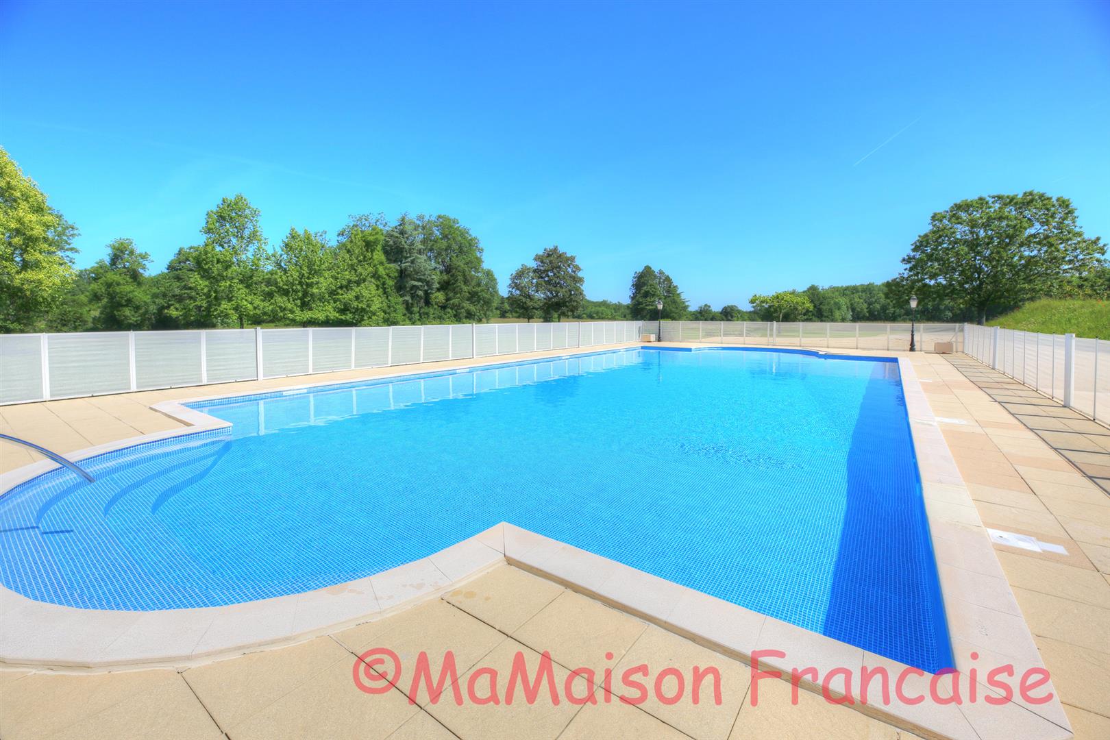 Luxury 1 bedroom apartment in grounds of chateau with pool adjacent to 27 hole golf course
