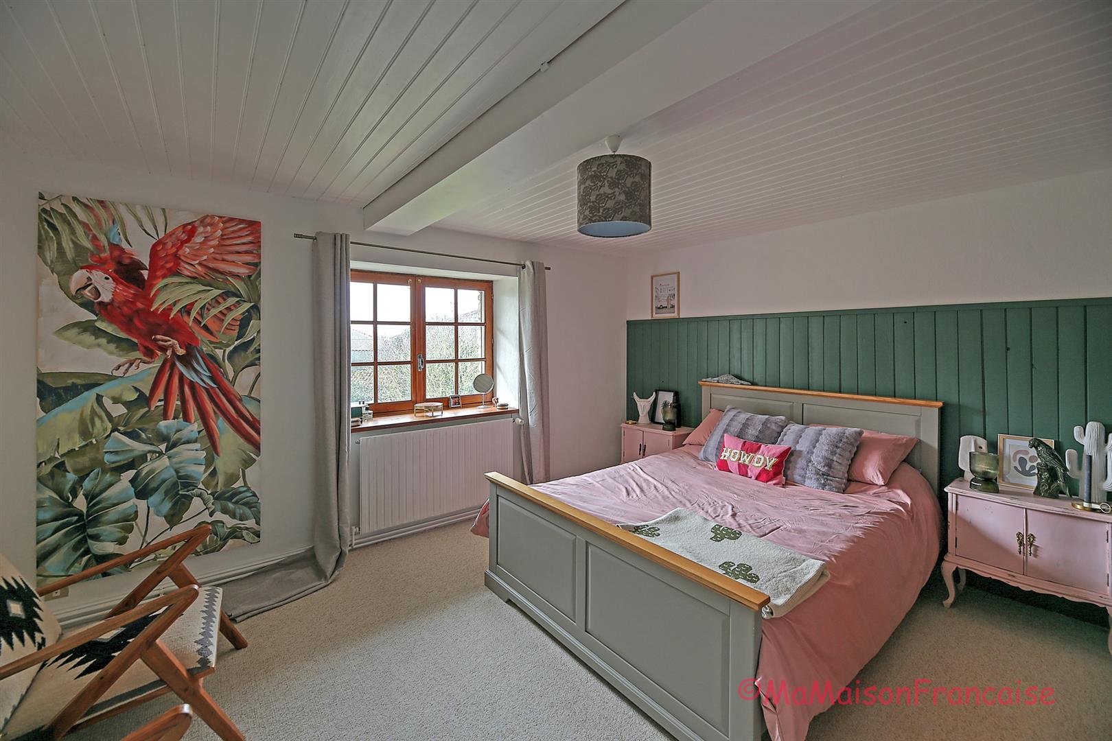 Lovely 4/5 bed stone house with barns and pool in a  village with bar