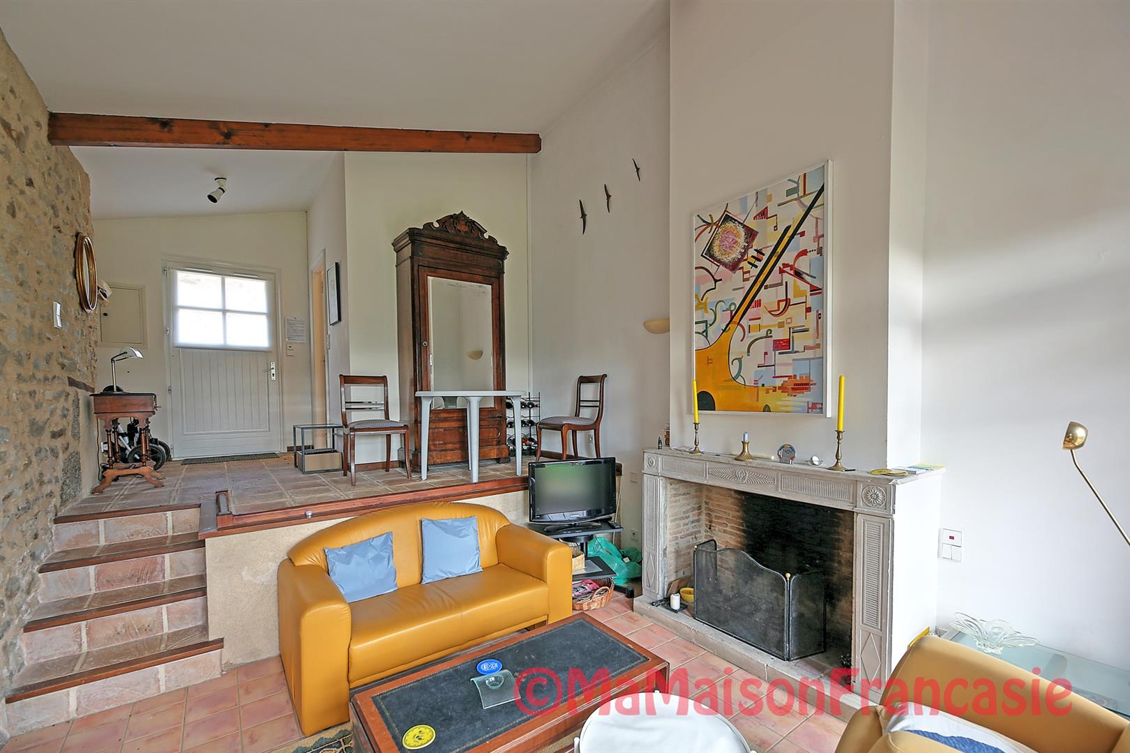 Luxury 1 bedroom apartment in grounds of chateau with pool adjacent to 27 hole golf course