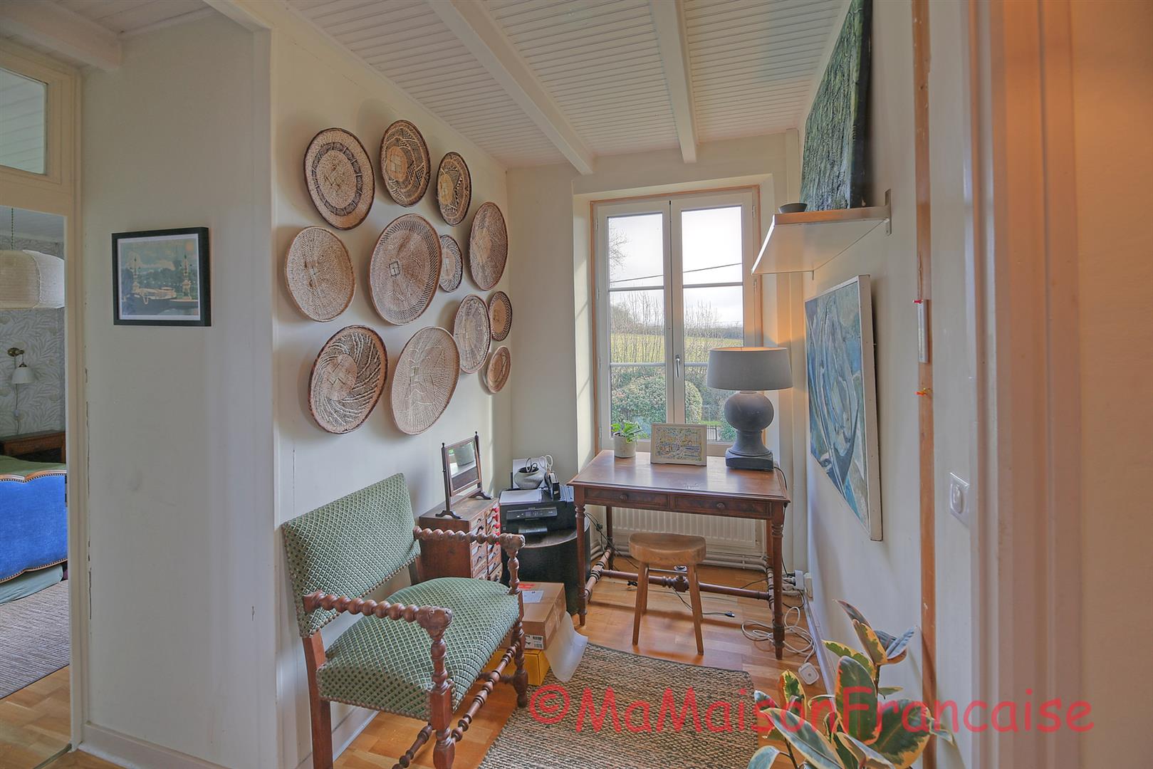 Maison de Maître in large gardens, natural swimming pool & solar panels