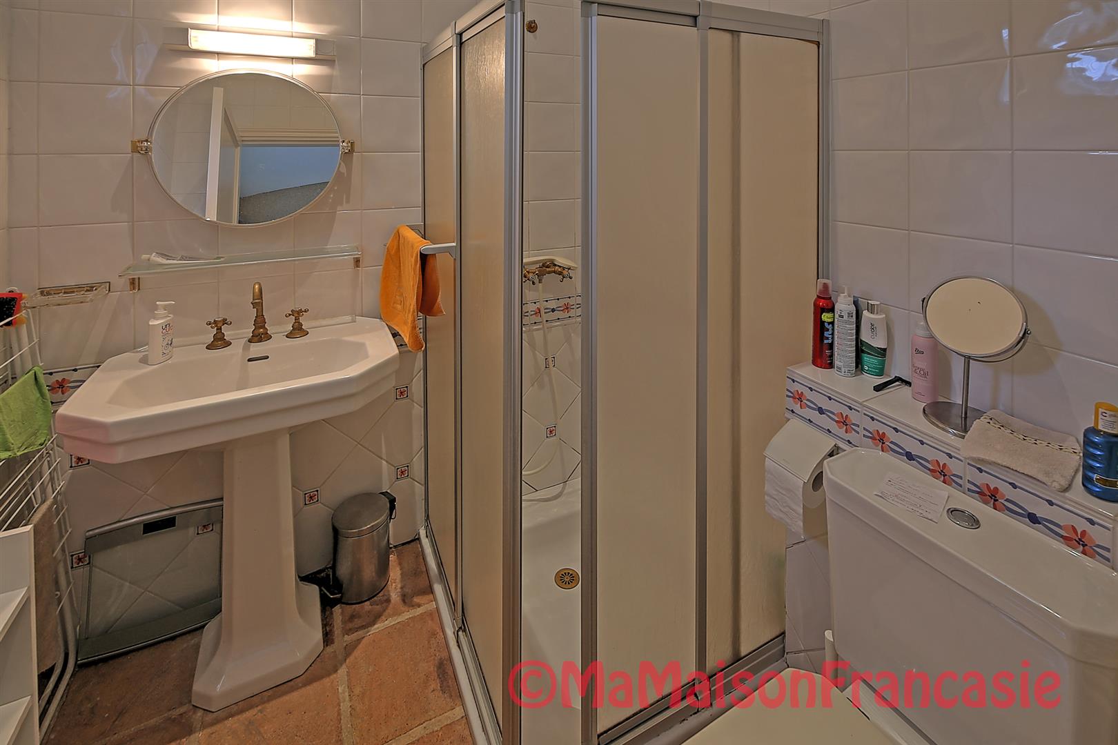 Luxury 1 bedroom apartment in grounds of chateau with pool adjacent to 27 hole golf course