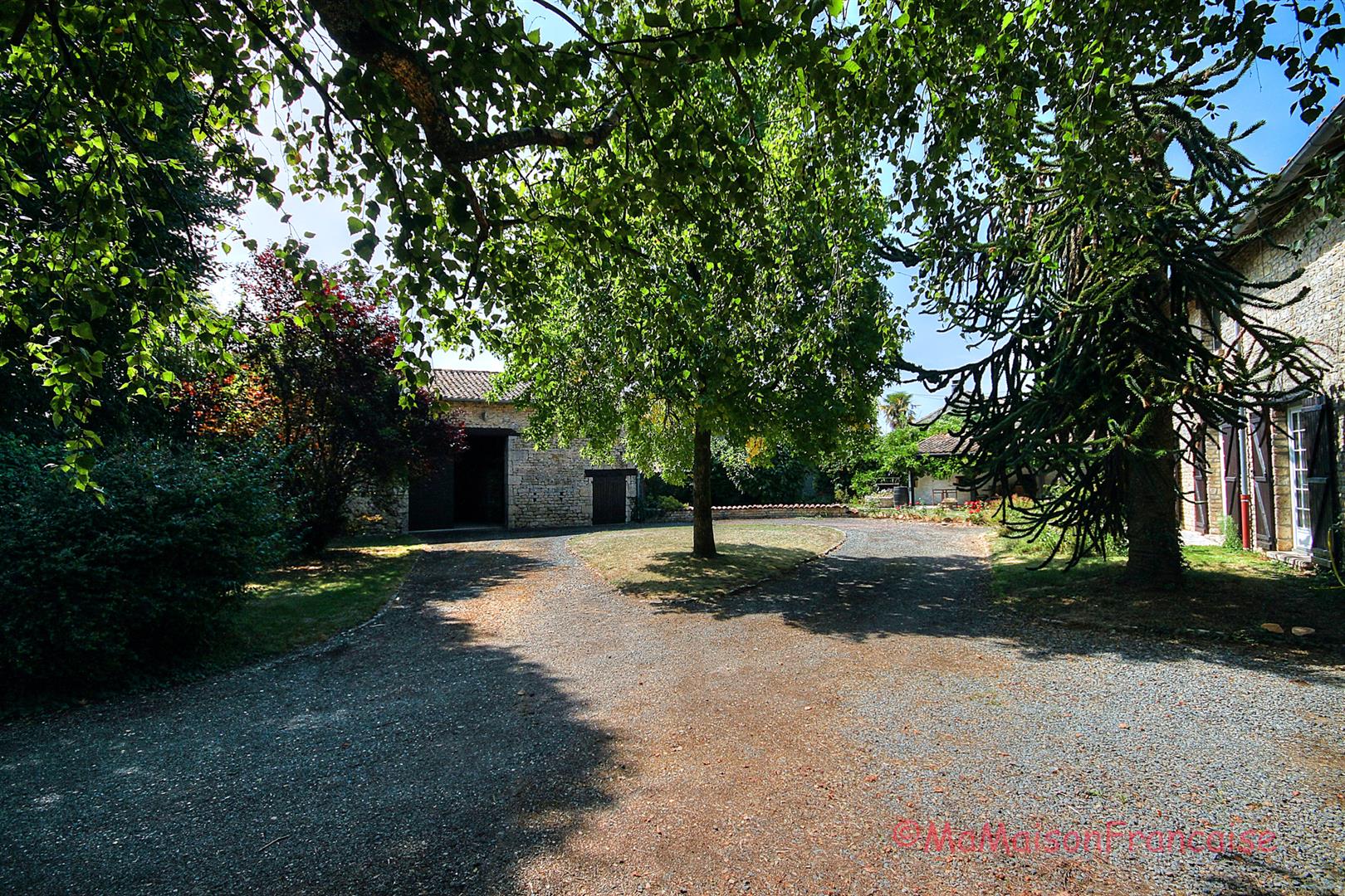 Lovely 4/5 bed stone house with barns and pool in a village with bar