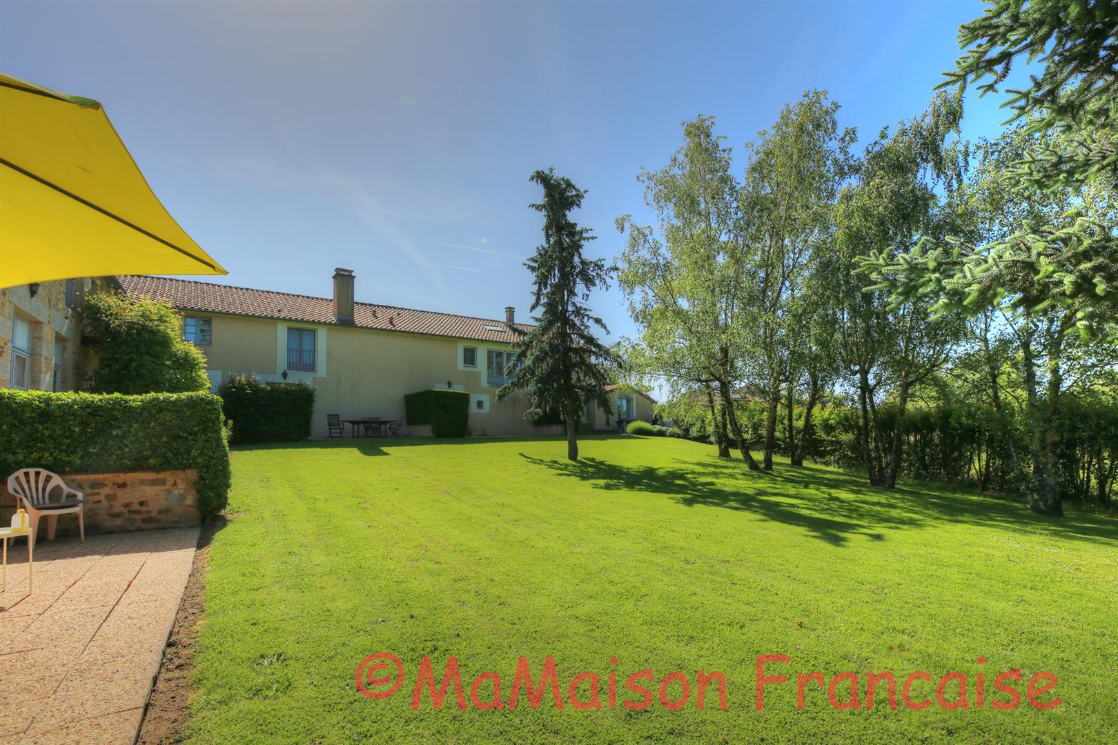 Luxury 1 bedroom apartment in grounds of chateau with pool adjacent to 27 hole golf course