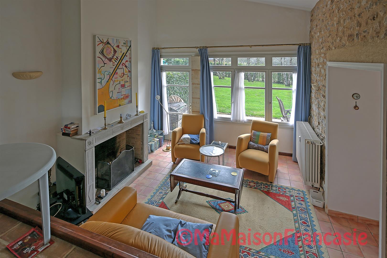 Luxury 1 bedroom apartment in grounds of chateau with pool adjacent to 27 hole golf course