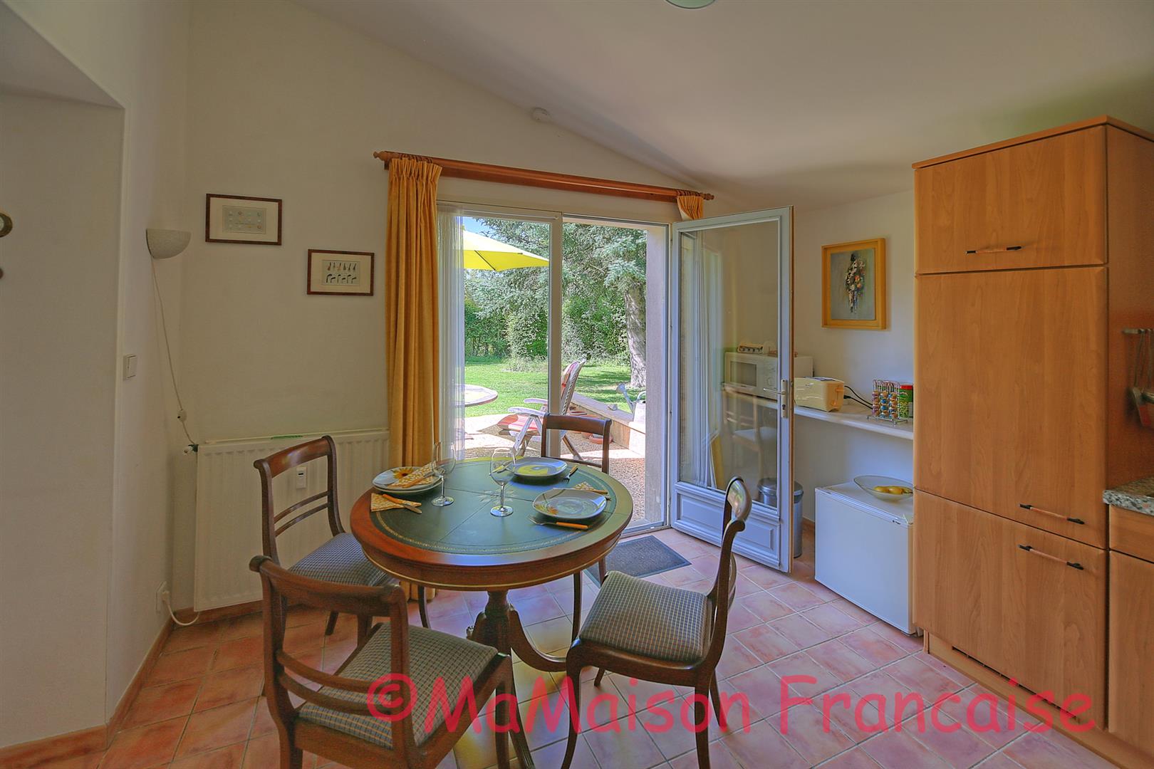 Luxury 1 bedroom apartment in grounds of chateau with pool adjacent to 27 hole golf course