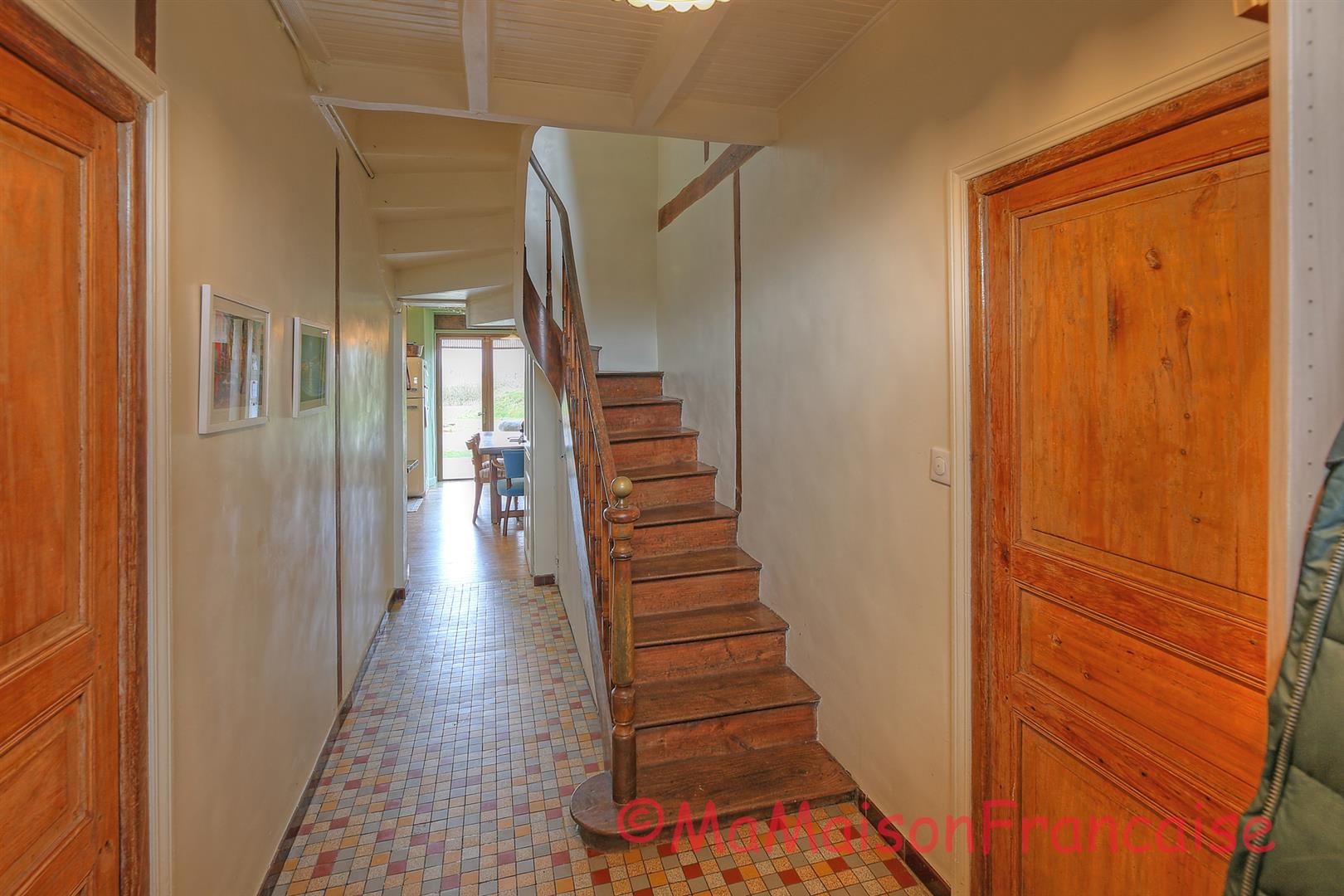 Maison de Maître in large gardens, natural swimming pool & solar panels