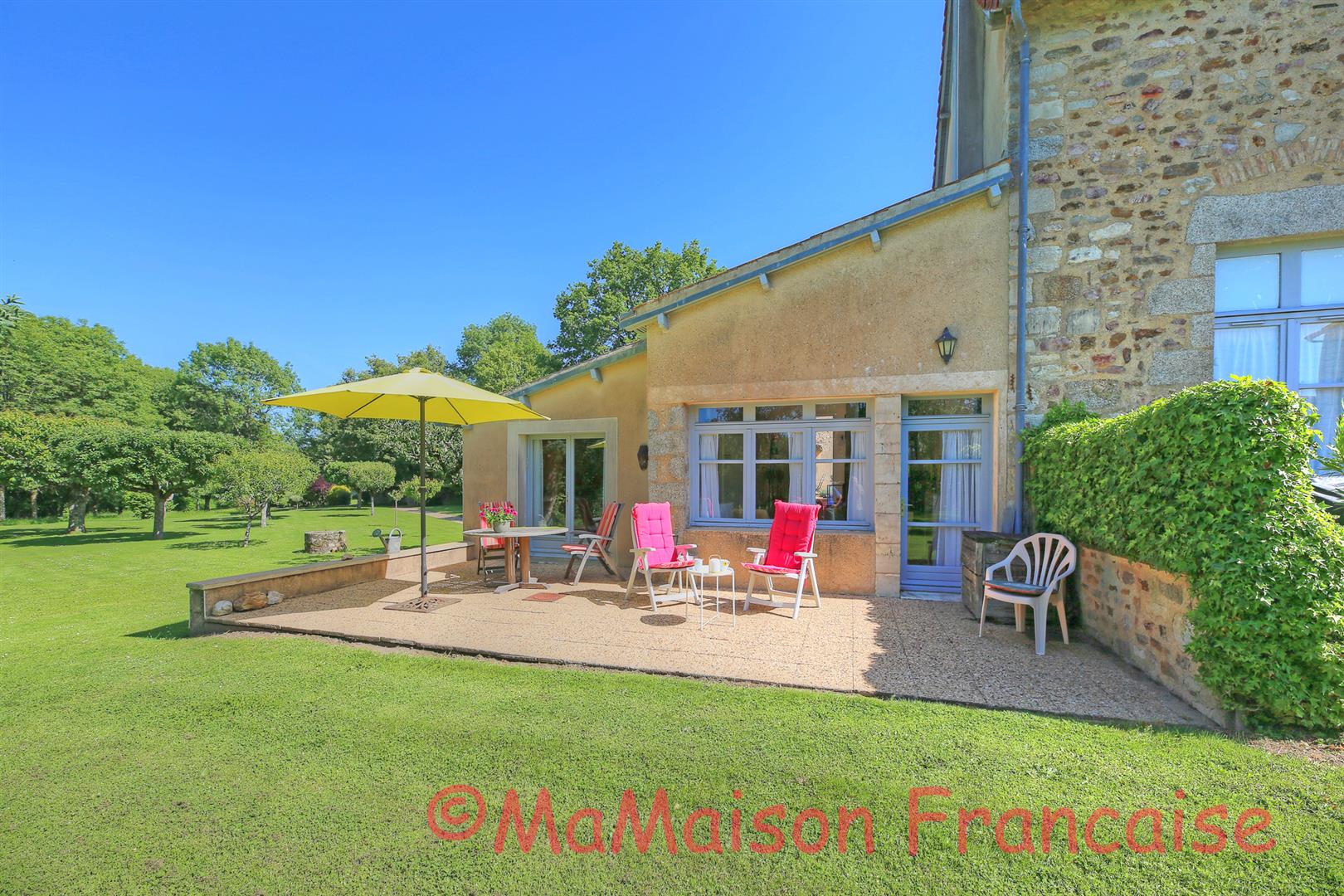 Luxury 1 bedroom apartment in grounds of chateau with pool adjacent to 27 hole golf course