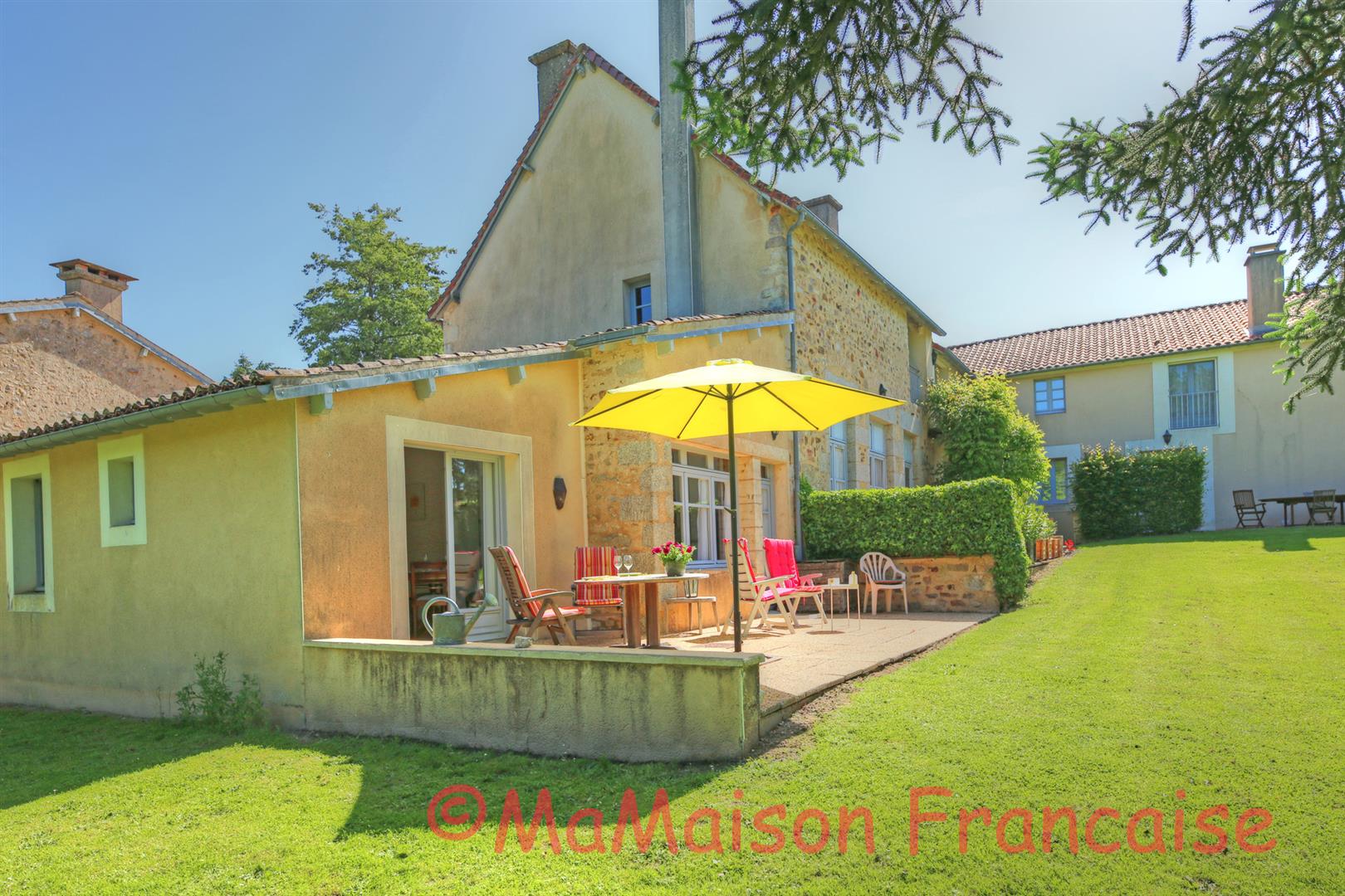 Luxury 1 bedroom apartment in grounds of chateau with pool adjacent to 27 hole golf course