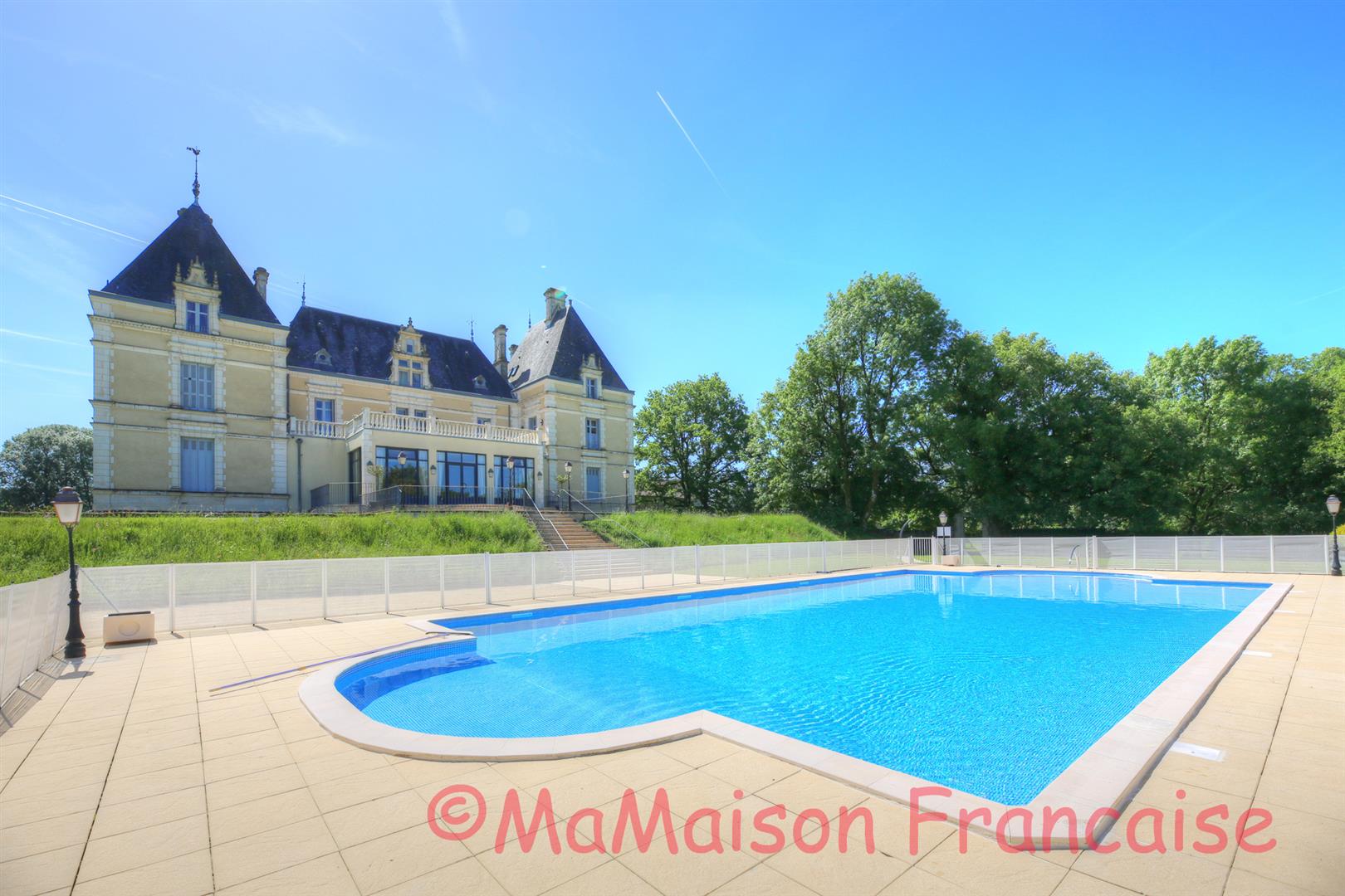 Luxury 1 bedroom apartment in grounds of chateau with pool adjacent to 27 hole golf course