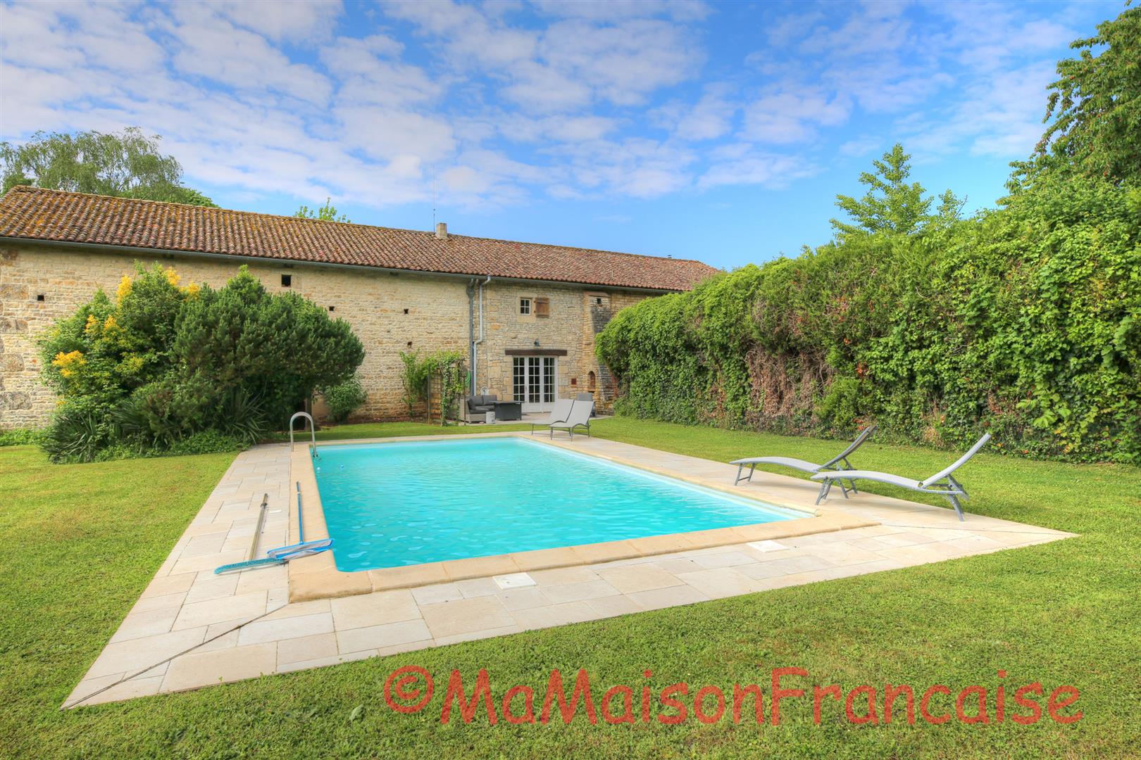Lovely 4/5 bed stone house with barns and pool in a  village with bar