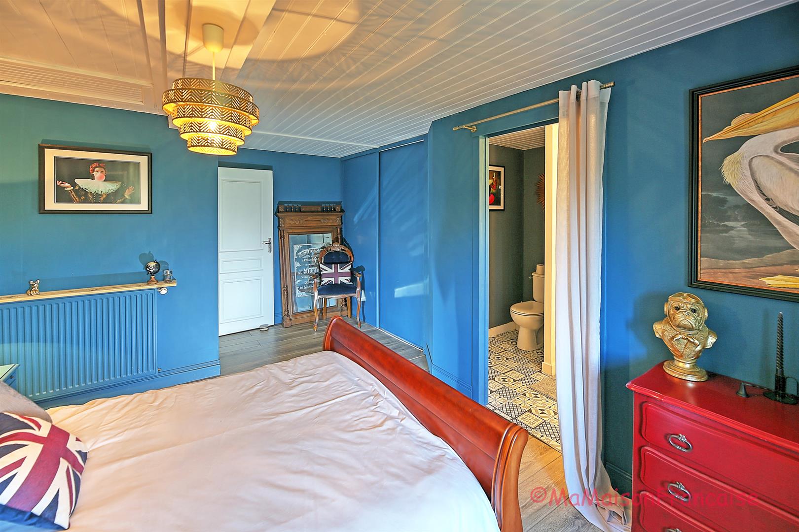 Lovely 4/5 bed stone house with barns and pool in a village with bar