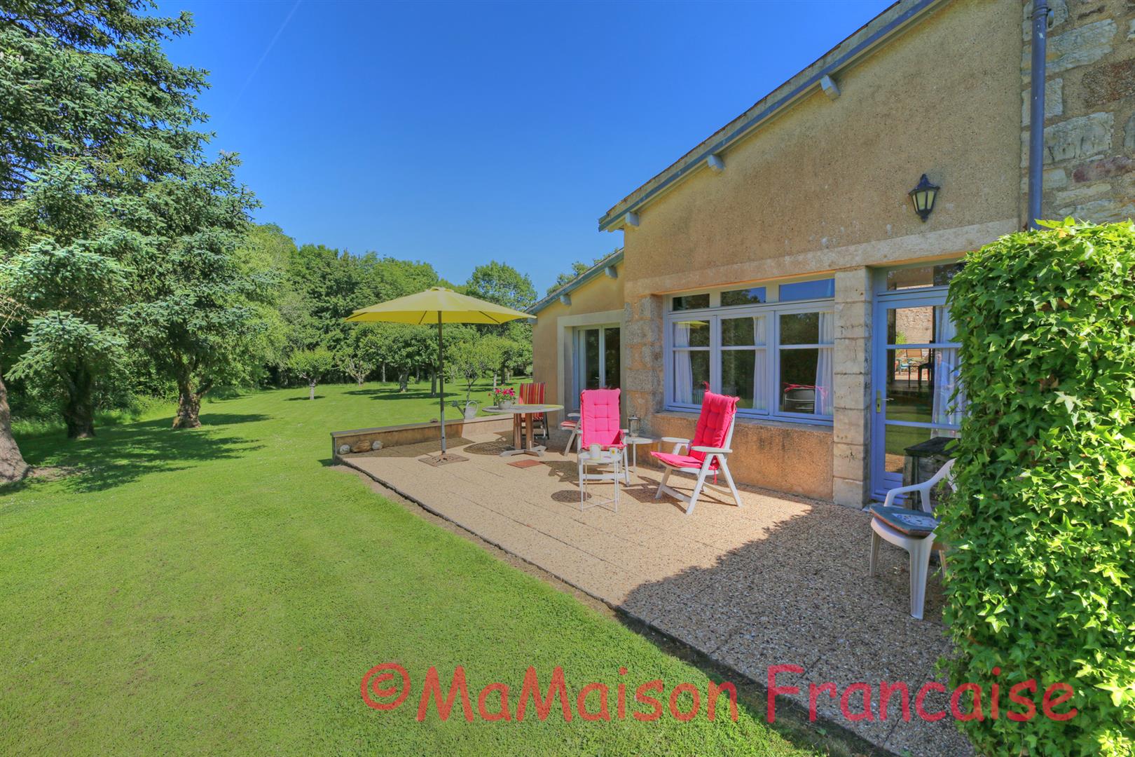 Luxury 1 bedroom apartment in grounds of chateau with pool adjacent to 27 hole golf course