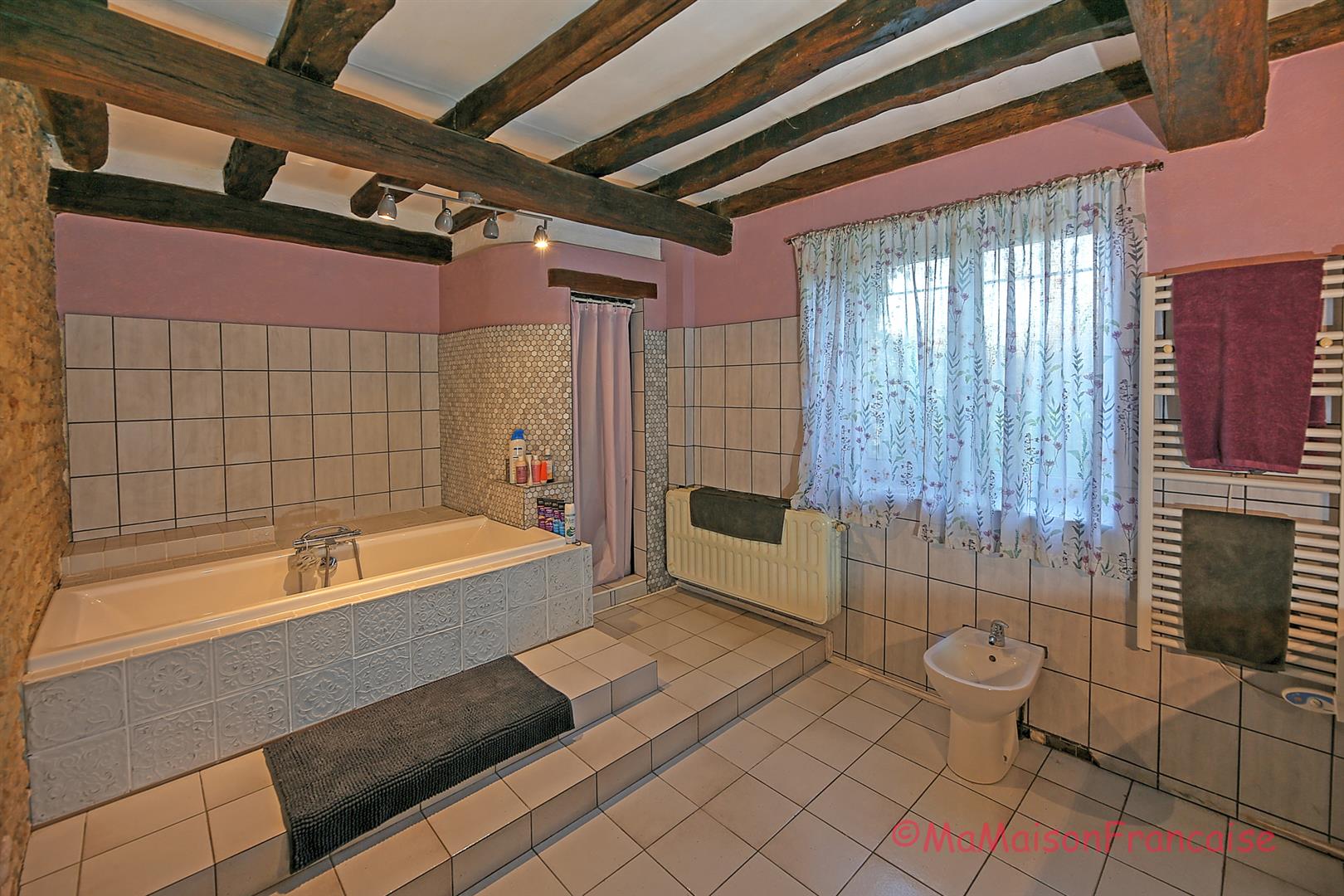 Lovely 4/5 bed stone house with barns and pool in a  village with bar